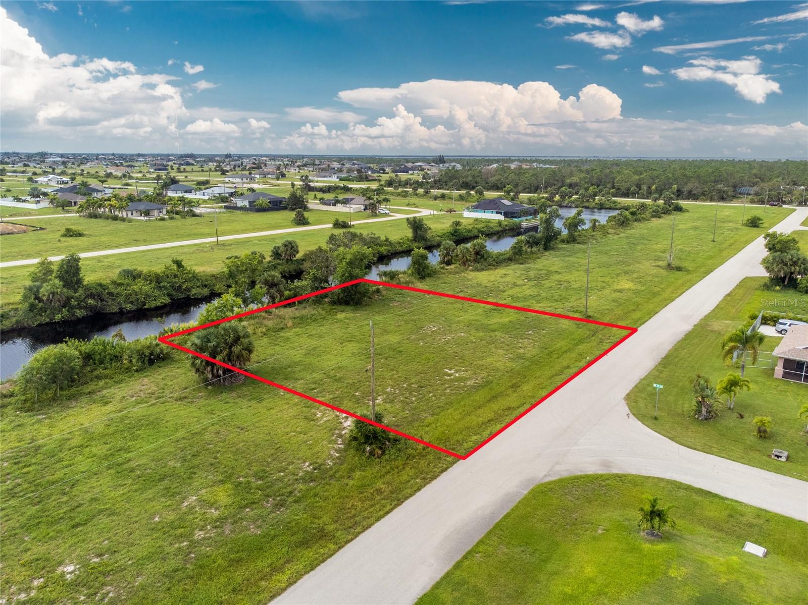CAPE CORAL - Land
