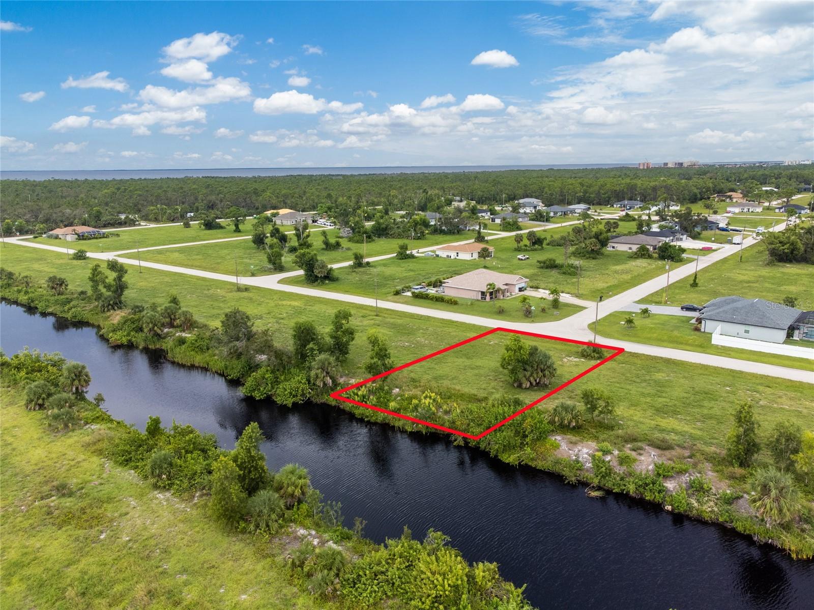 CAPE CORAL - Land