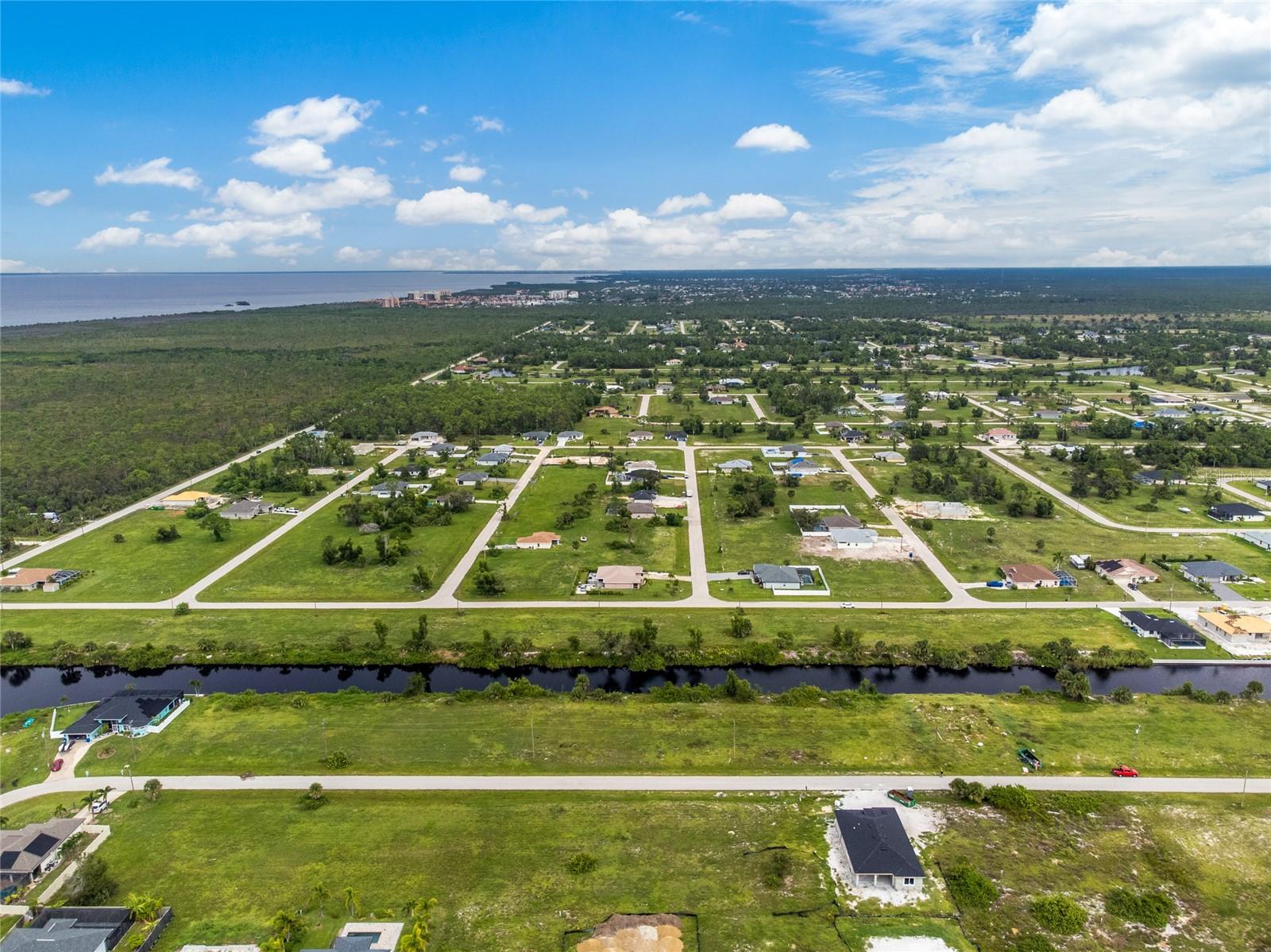 CAPE CORAL - Land