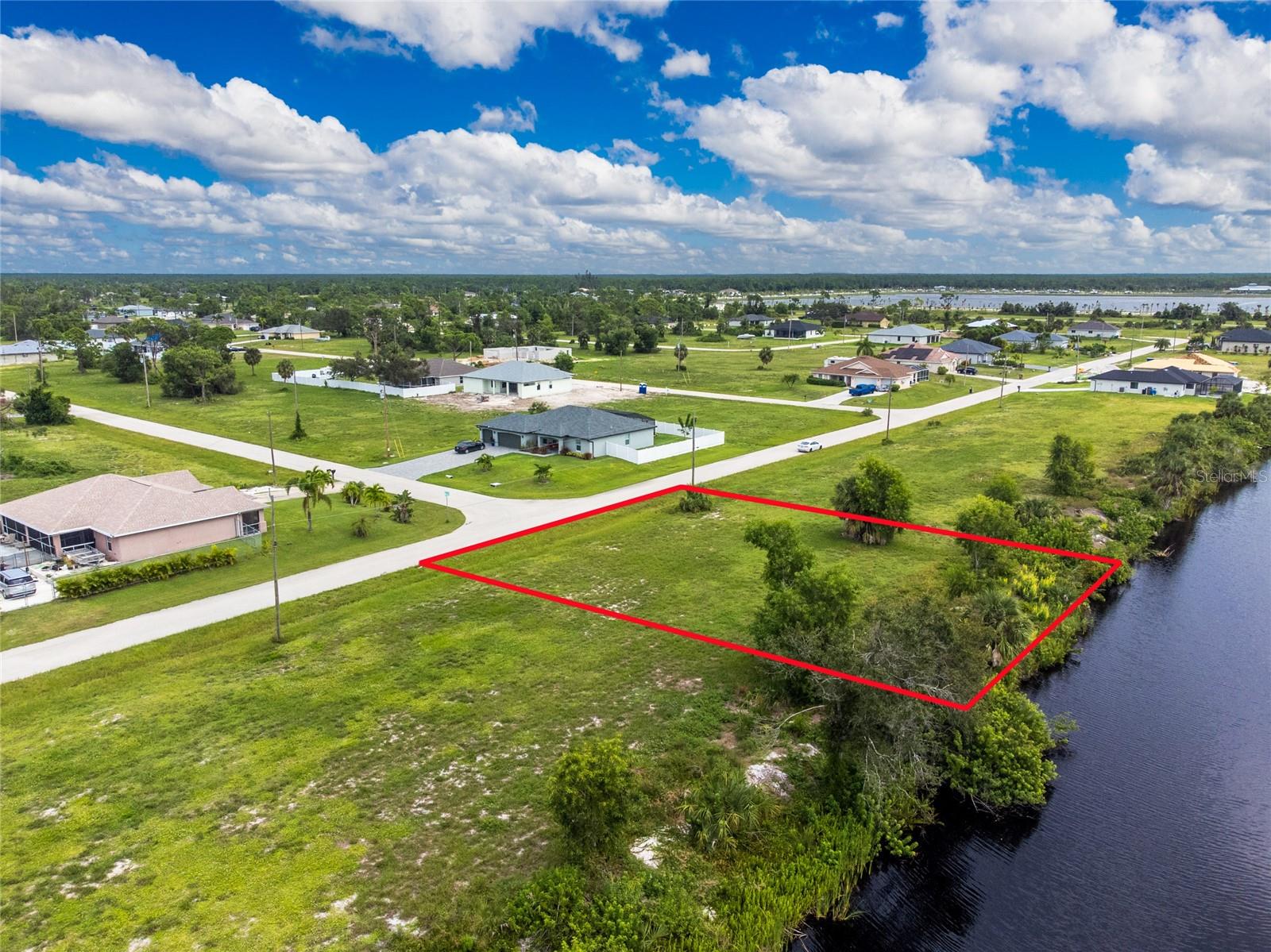 CAPE CORAL - Land