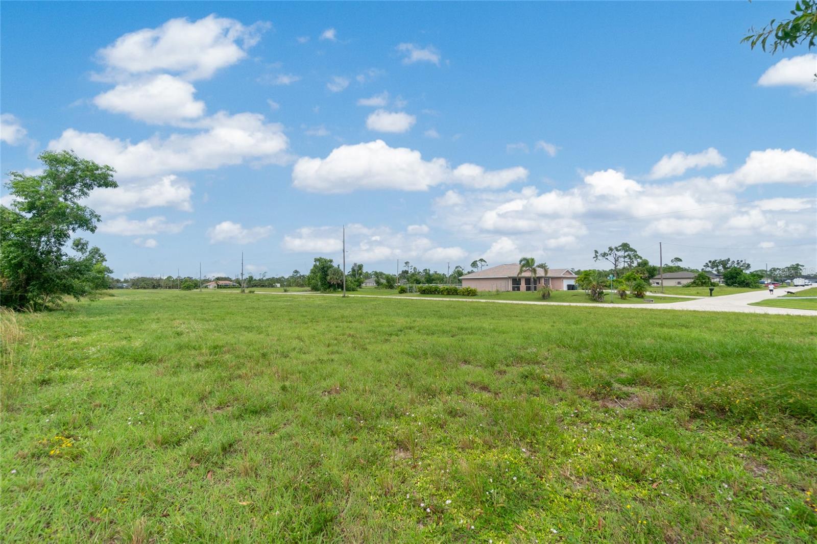 CAPE CORAL - Land