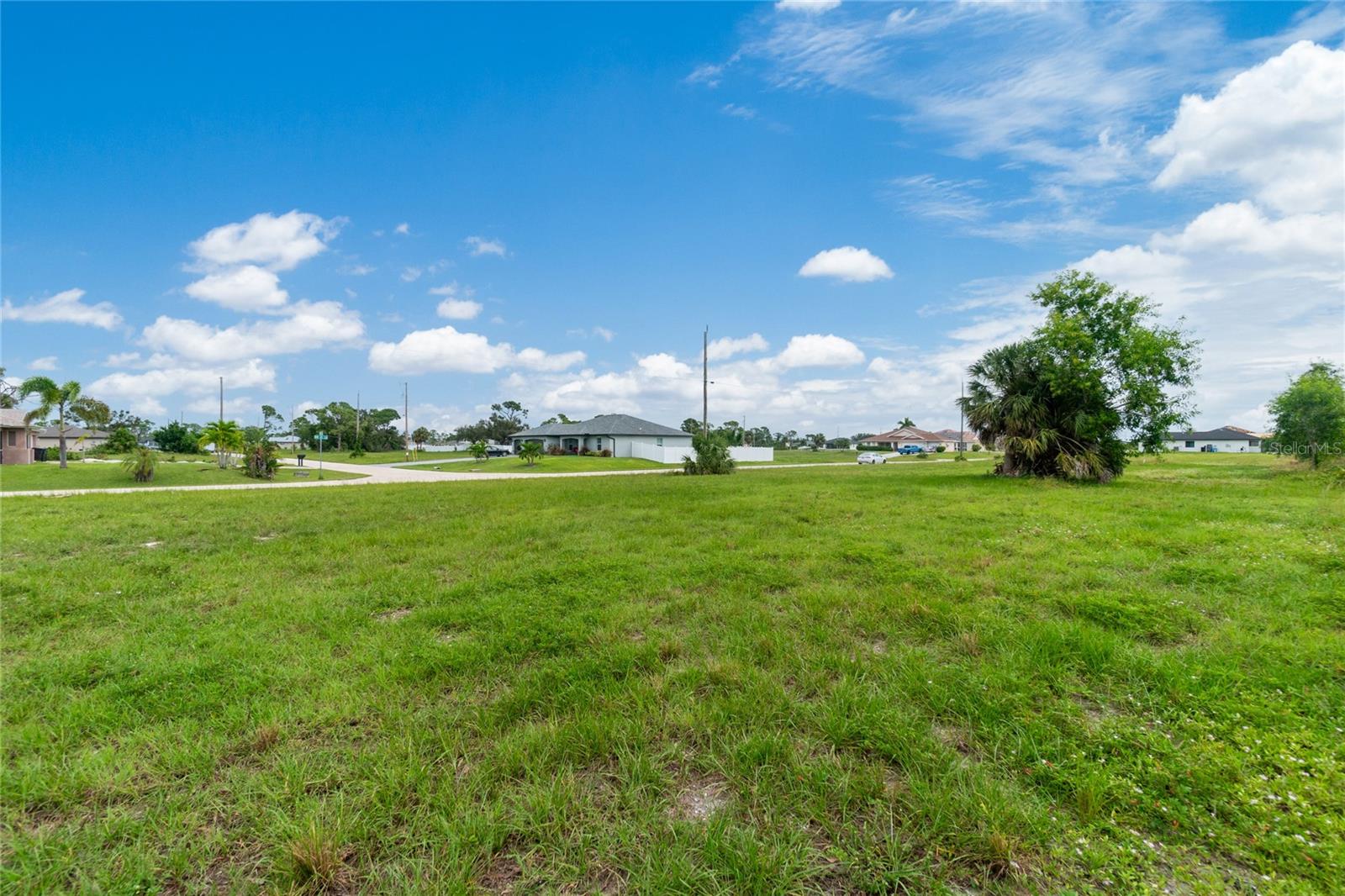 CAPE CORAL - Land