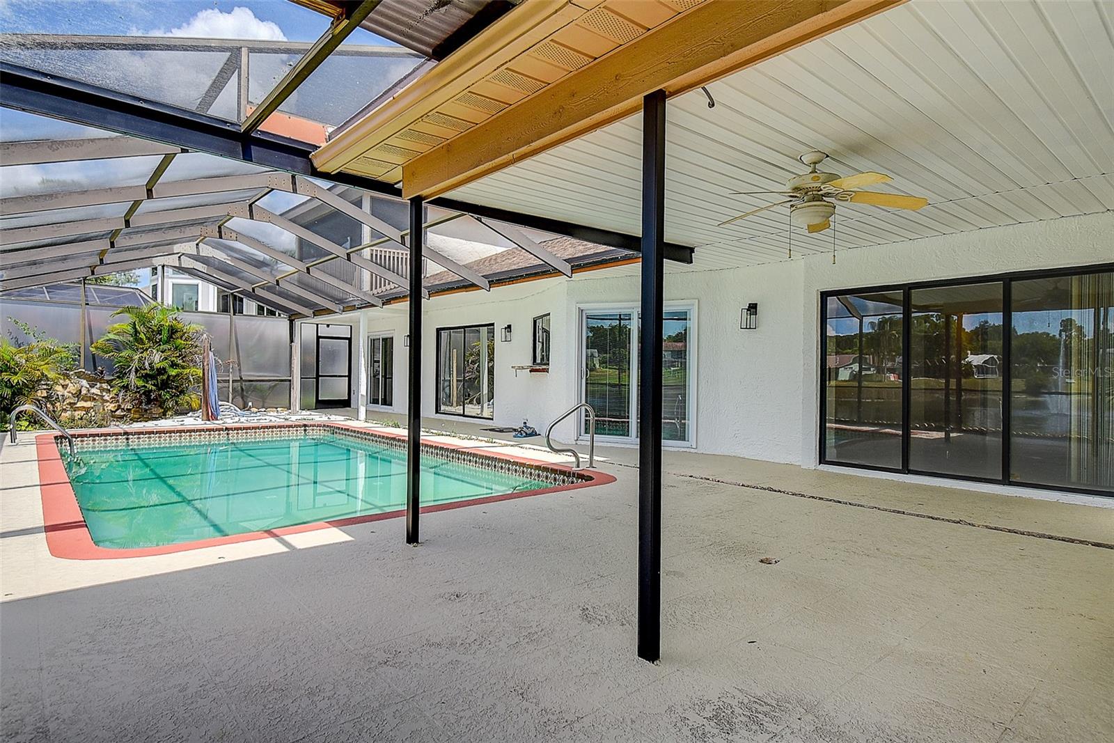 LAKE VALENCIA - - Residential