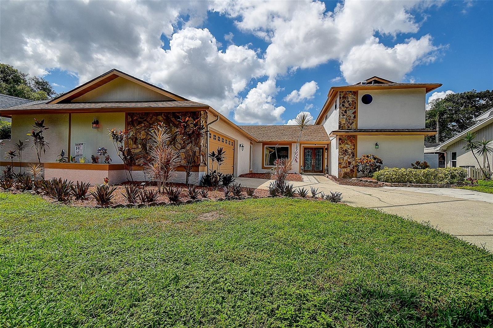 LAKE VALENCIA - - Residential