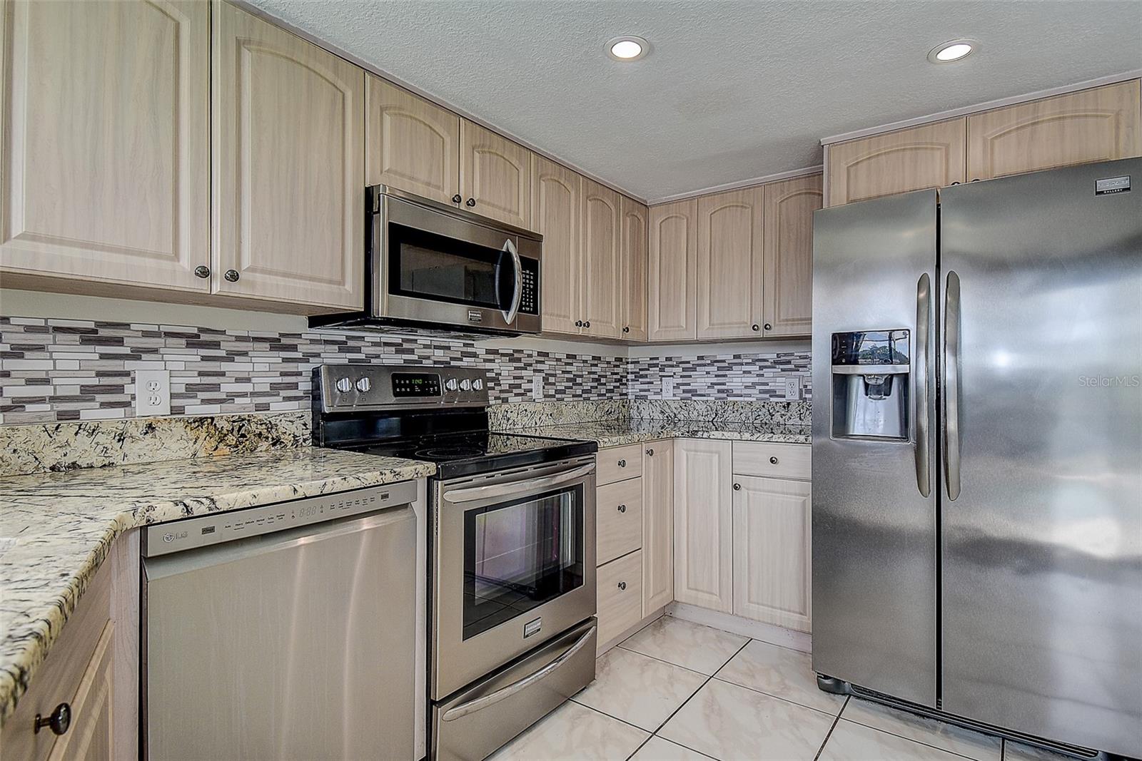 LAKE VALENCIA - - Residential