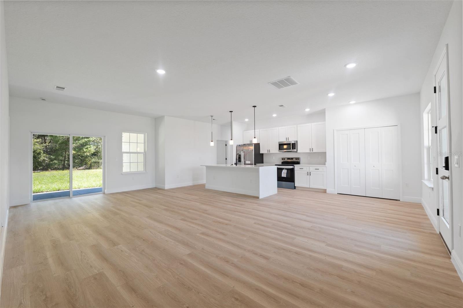 MARION OAKS UN 03 - Residential Lease