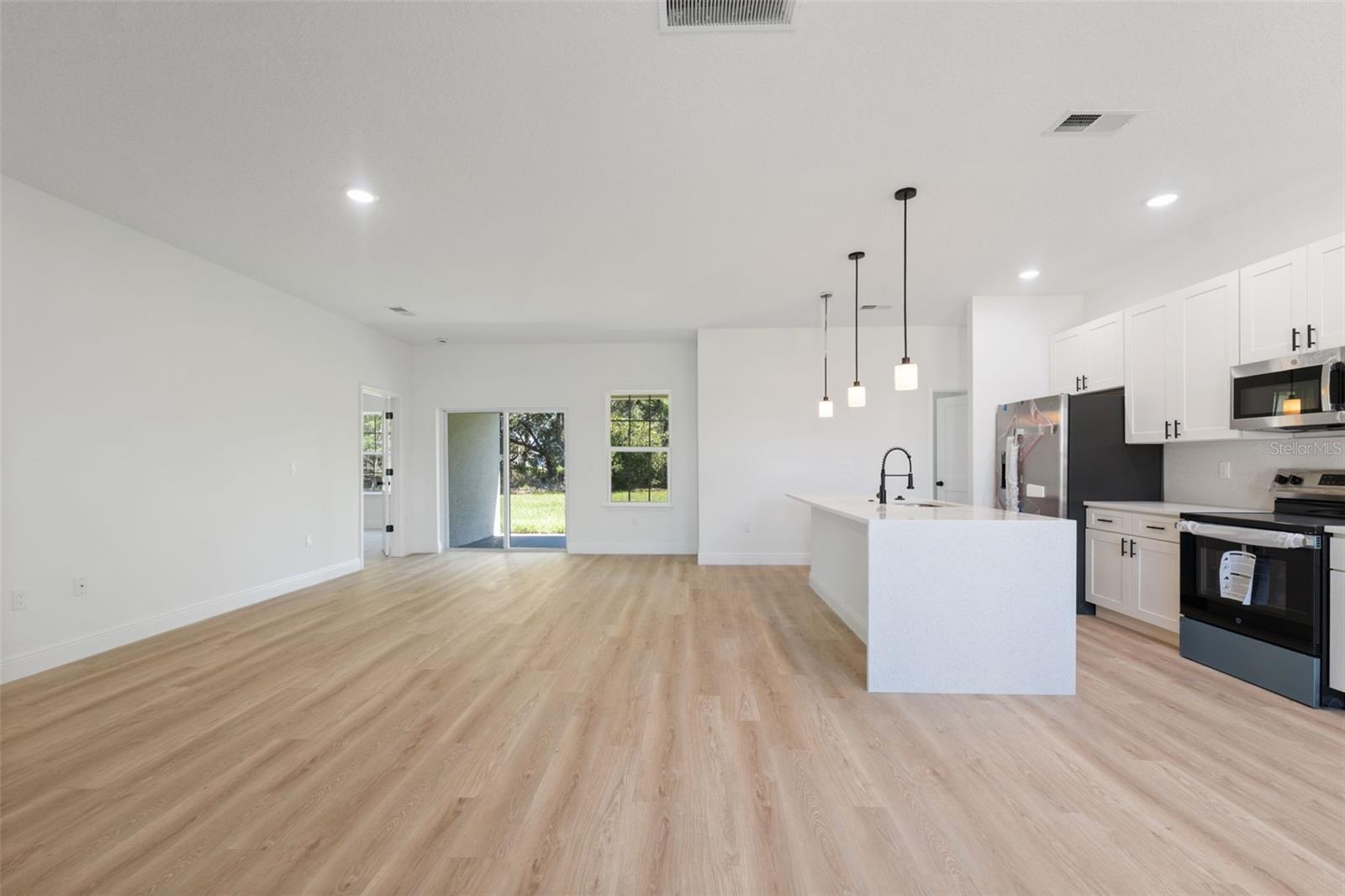 MARION OAKS UN 03 - Residential Lease