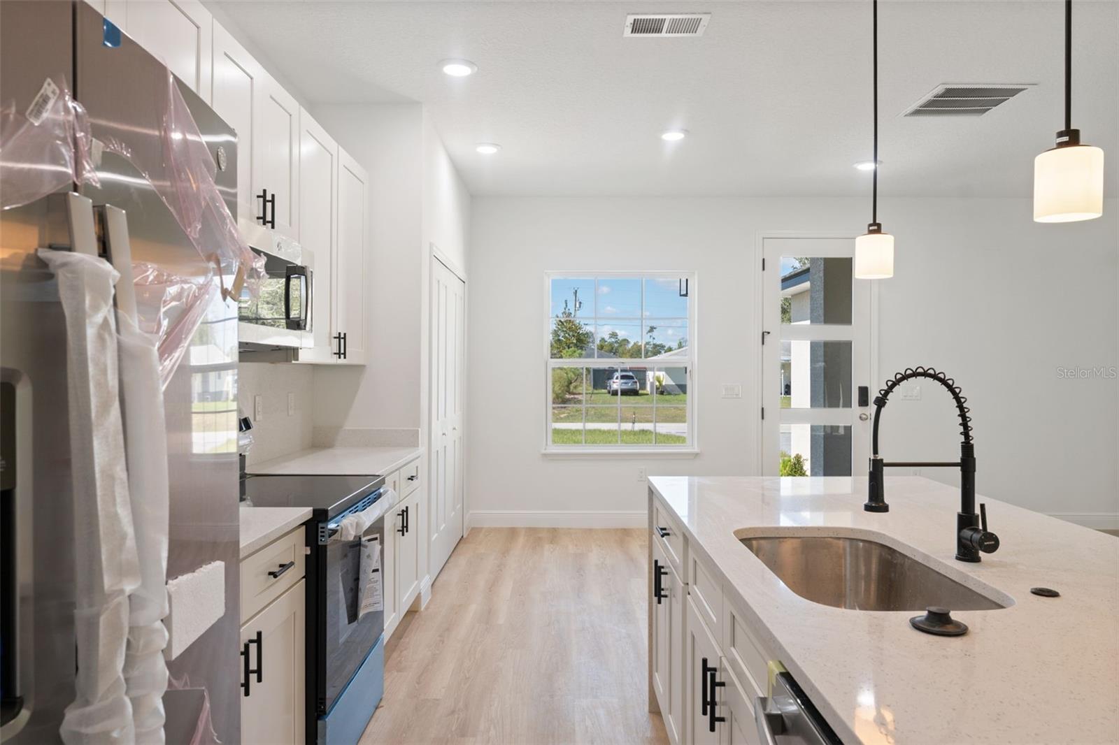 MARION OAKS UN 03 - Residential Lease