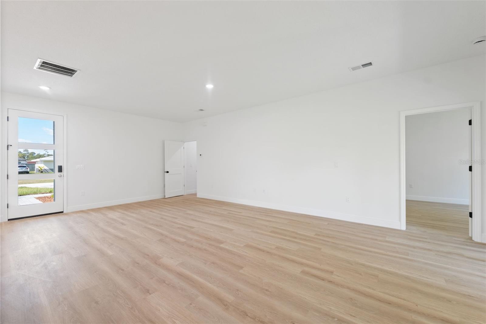 MARION OAKS UN 03 - Residential Lease