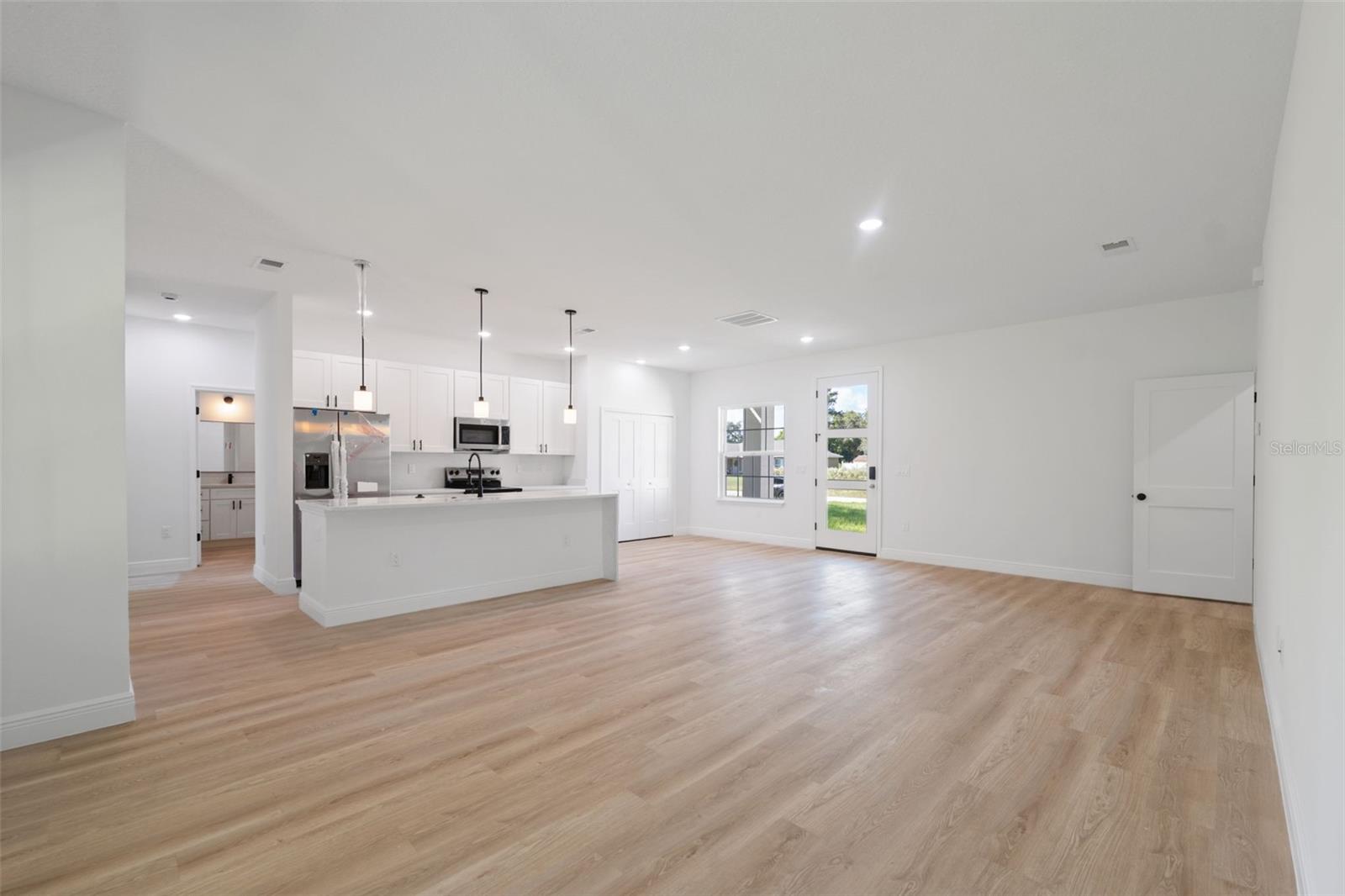 MARION OAKS UN 03 - Residential Lease