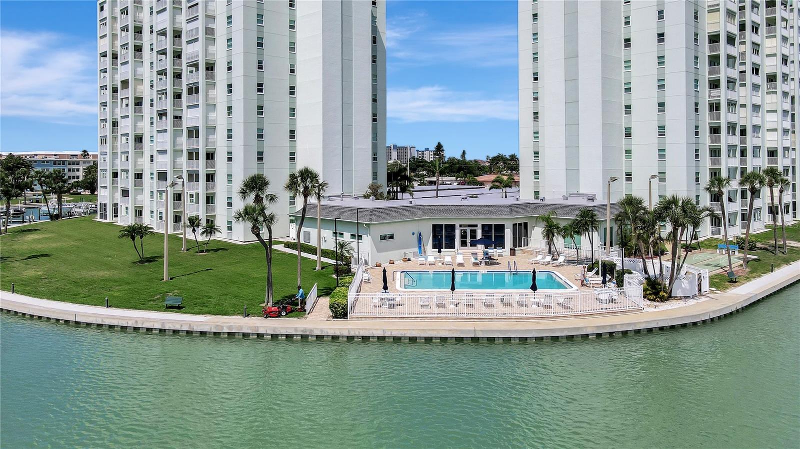 THREE PALMS POINTE CONDO - Residential