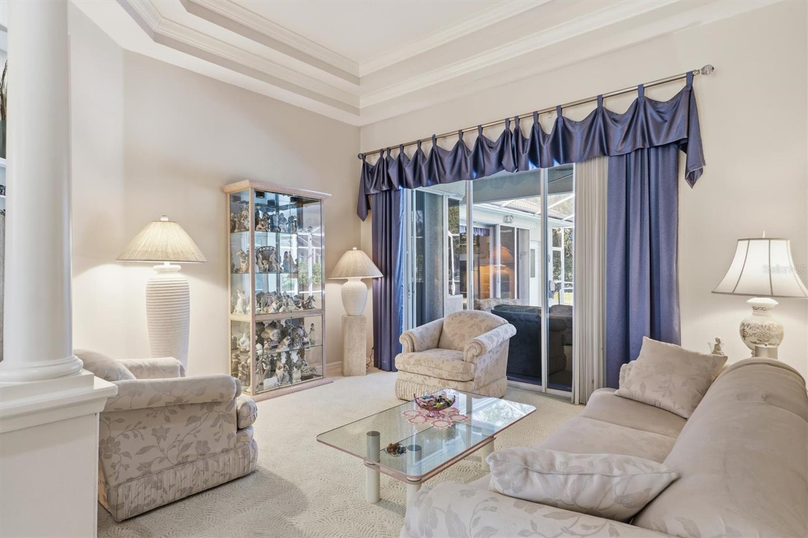 THREE OAKS - Residential