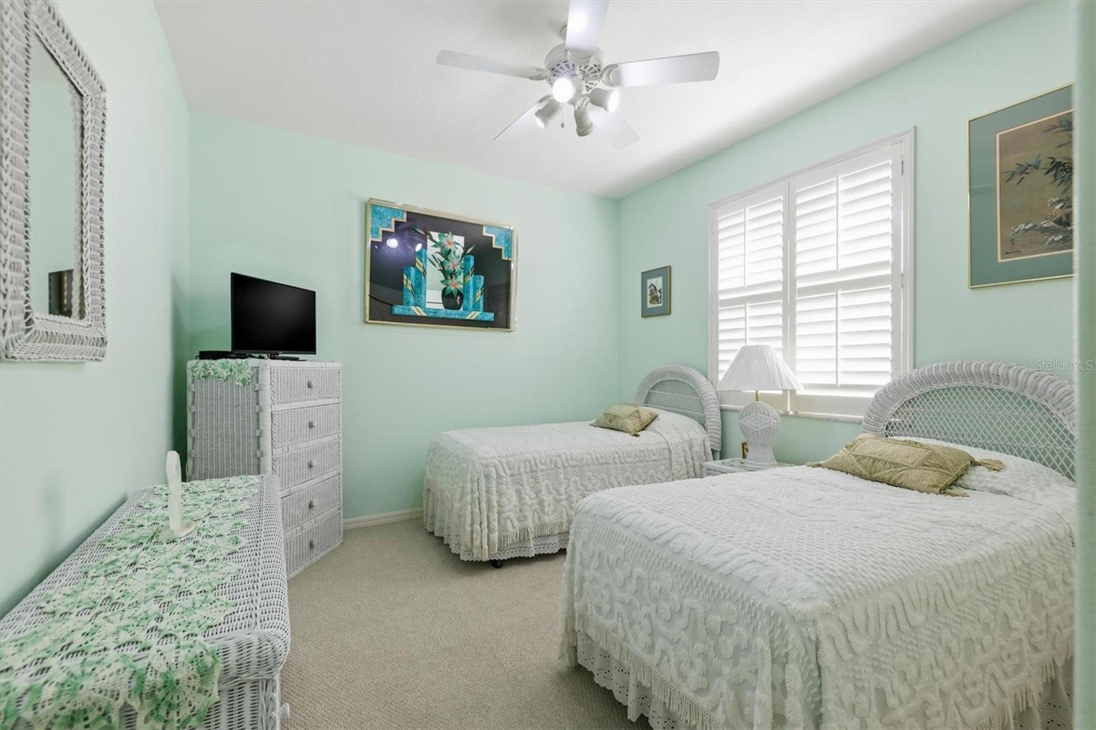 THREE OAKS - Residential