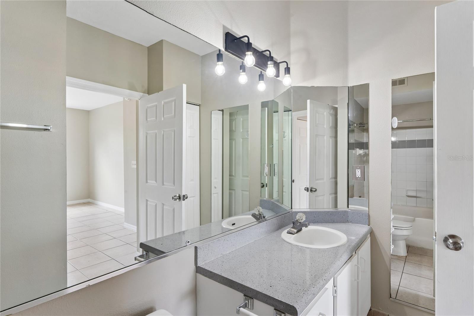 THE PINNACLE AT CARROLLWOOD A - Residential