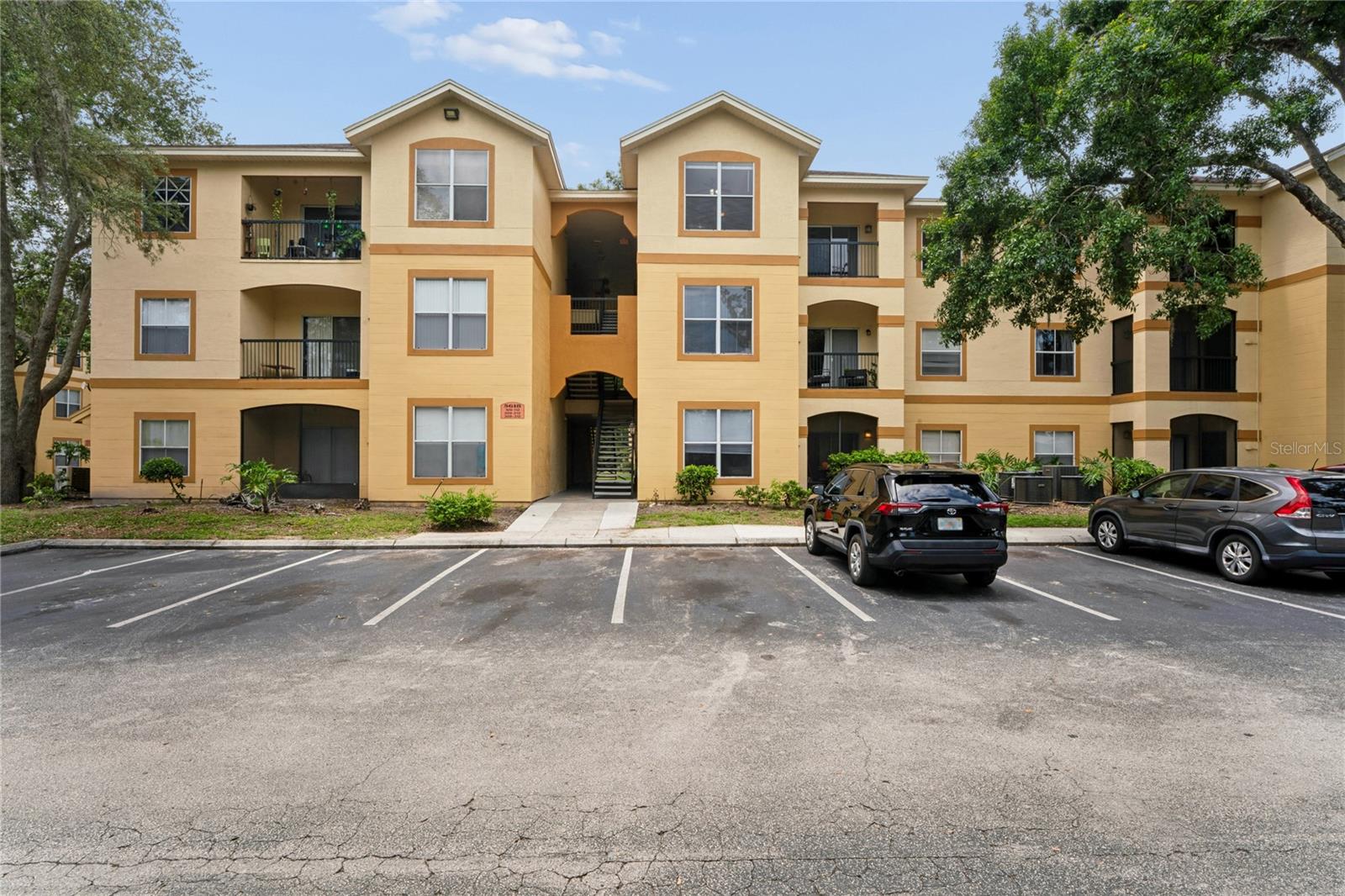 A top floor unit 2 bed 2 full bath unit in a gated community. The Pinnacle at Carrollwood has a clubhouse, pool, laundry room and a fitness center. It is located next to Essrig Elementary School on Lynn Turner Road in the northwest Carrollwood area of Tampa. Pinnacle has on 5 day on site manager and 7 day security. Plantation has a active community activity committee.
Close to shopping, good schools, USF and Tampa Airport. There are no owner rental restrictions other than tenants must complete a application with management to be approved to live in The Pinnacle.