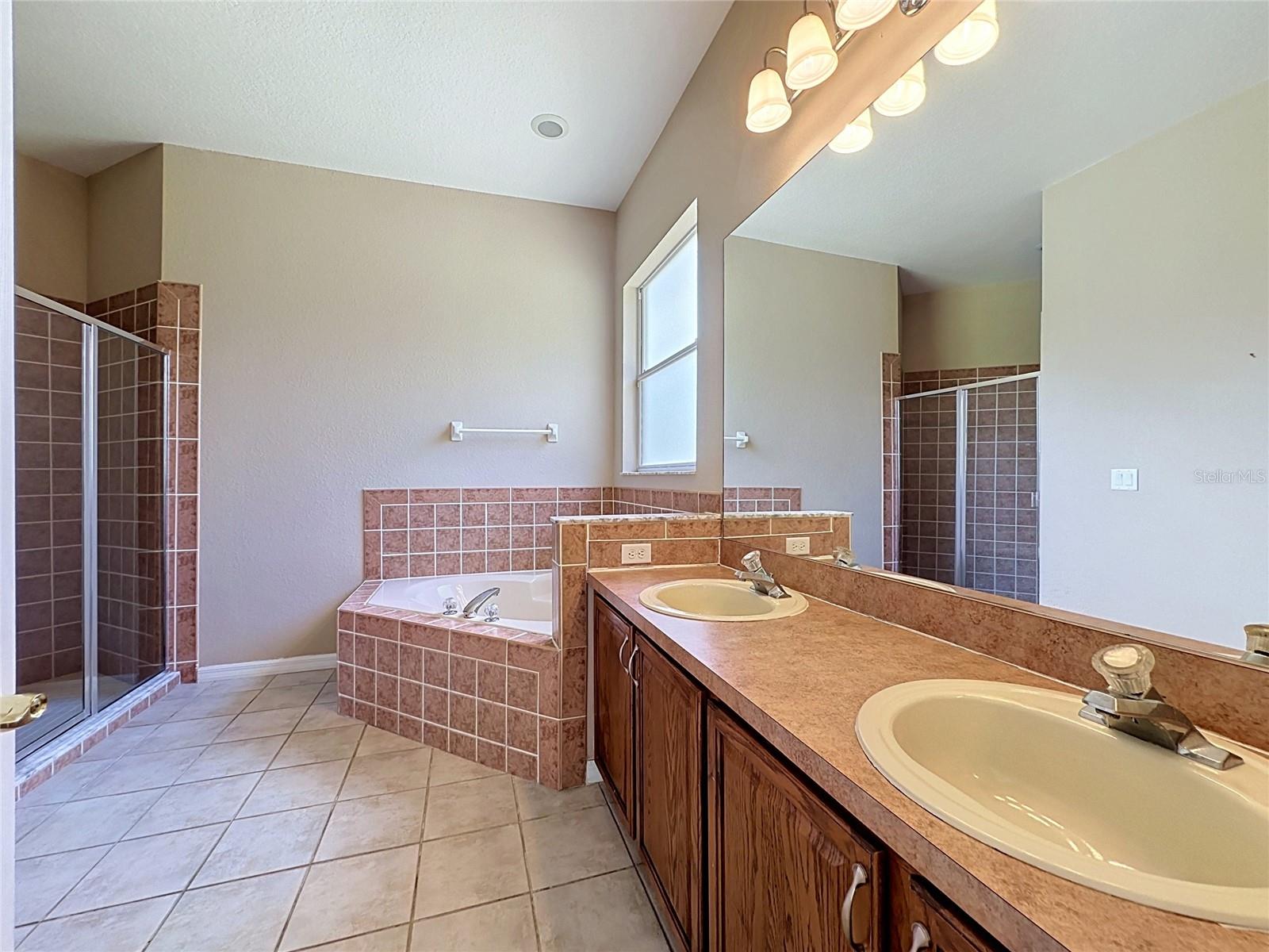 PINEWOOD COUNTRY ESTATES - Residential