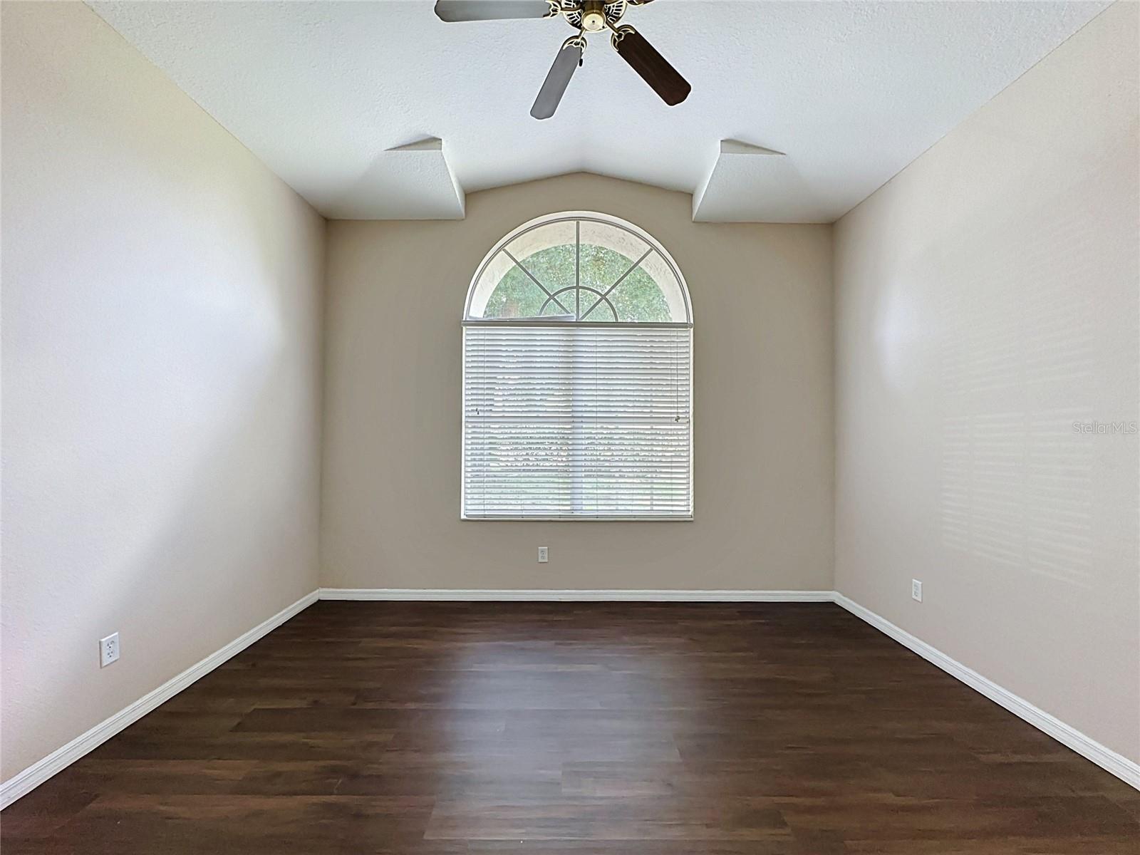 PINEWOOD COUNTRY ESTATES - Residential
