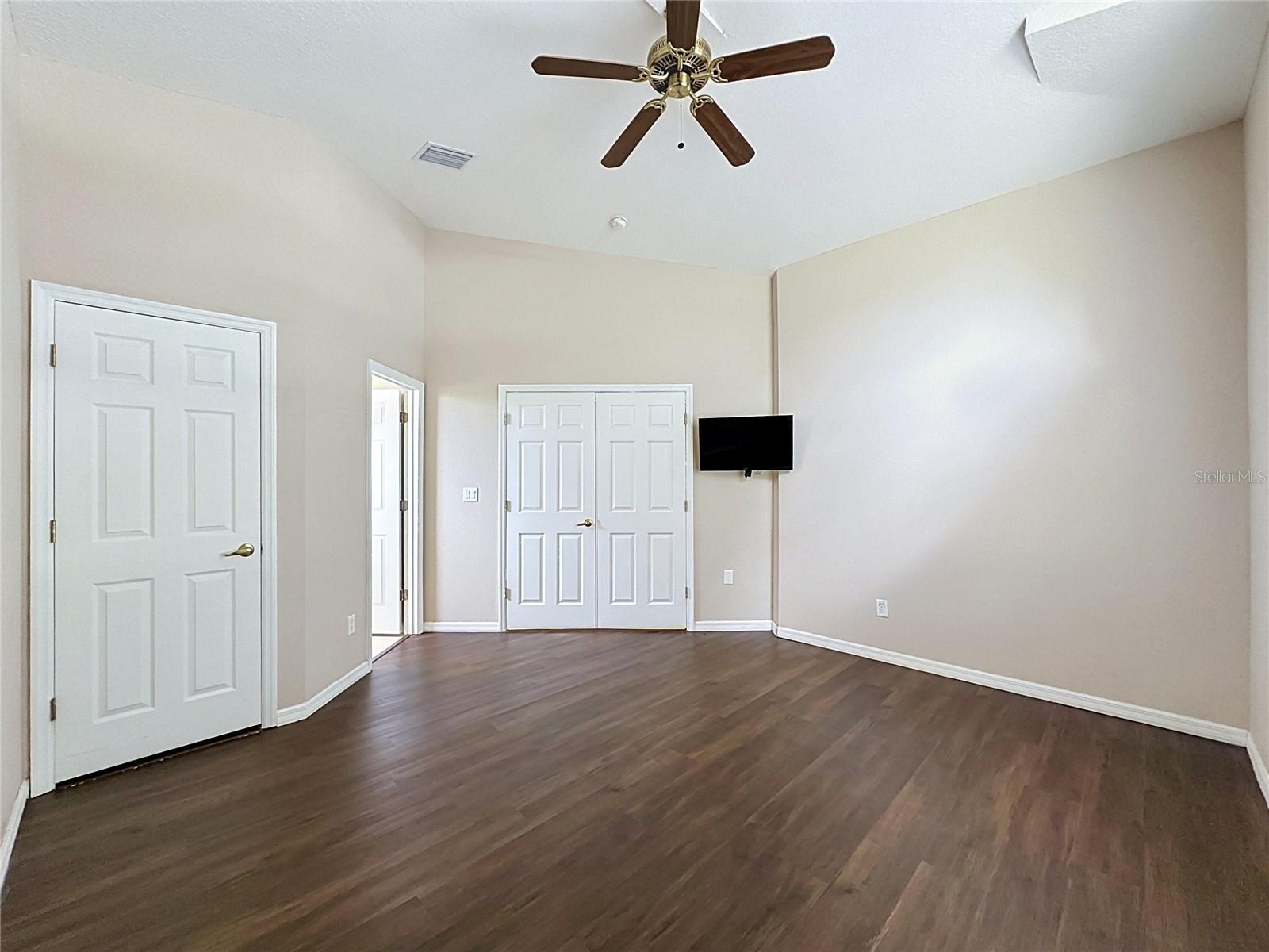 PINEWOOD COUNTRY ESTATES - Residential
