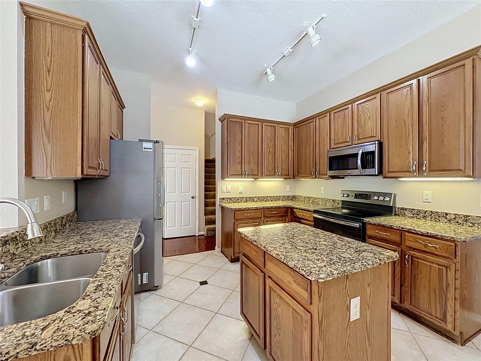 PINEWOOD COUNTRY ESTATES - Residential
