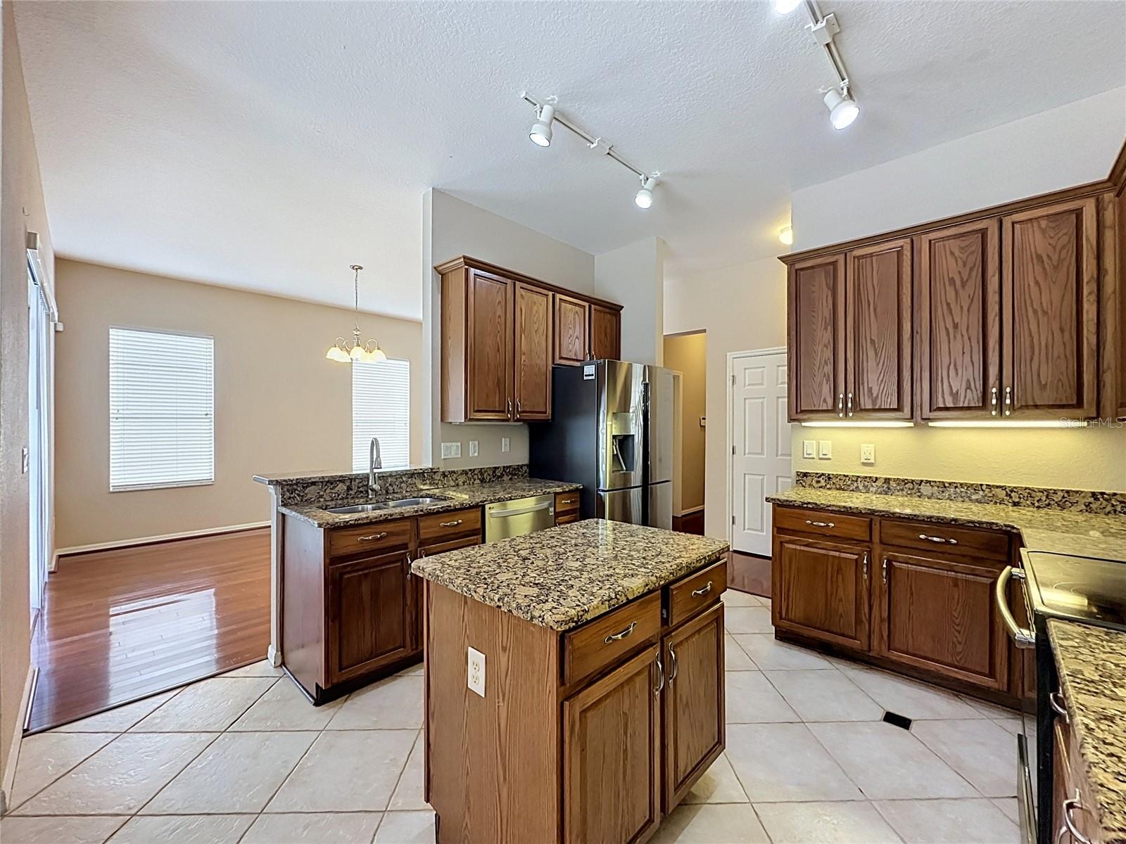 PINEWOOD COUNTRY ESTATES - Residential