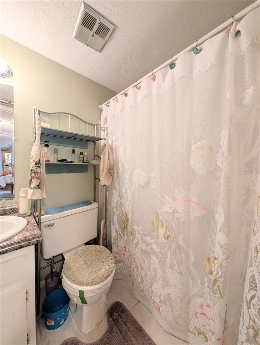 BAYSHORE ON THE LAKE APTS II SEC 3 - Residential
