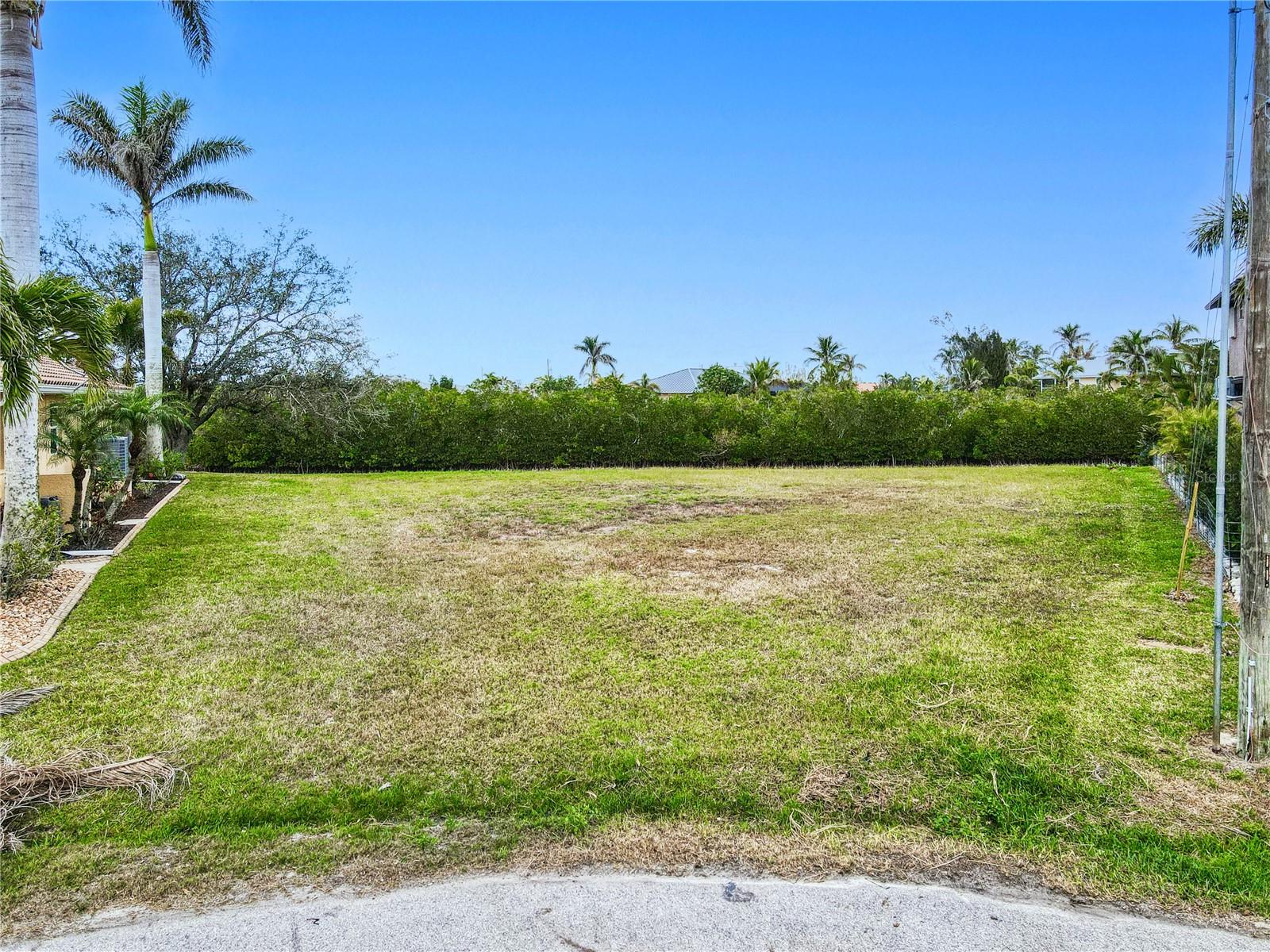 PUNTA GORDA ISLES SEC 15 - Land