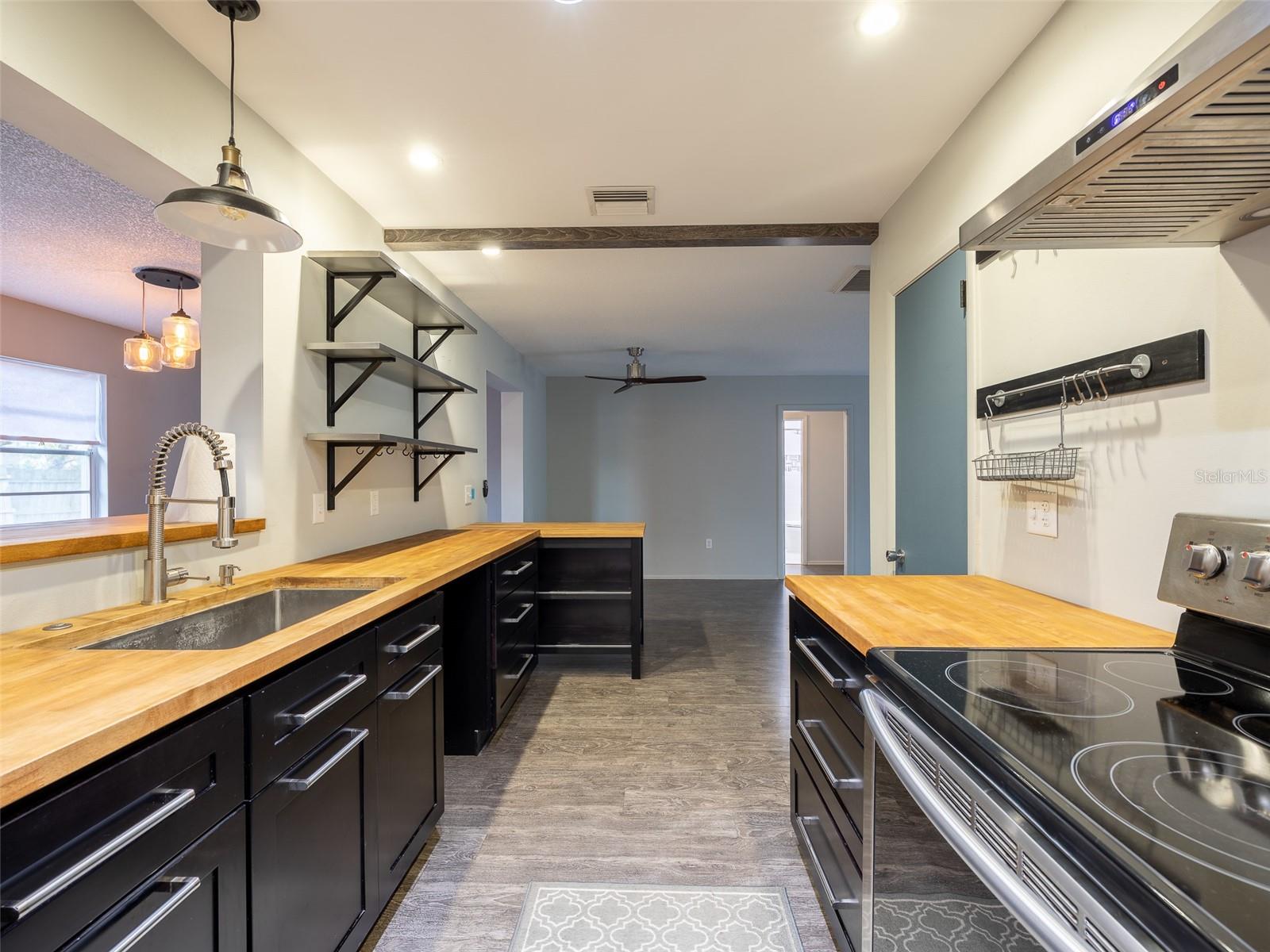 SOUTH VENICE - Residential