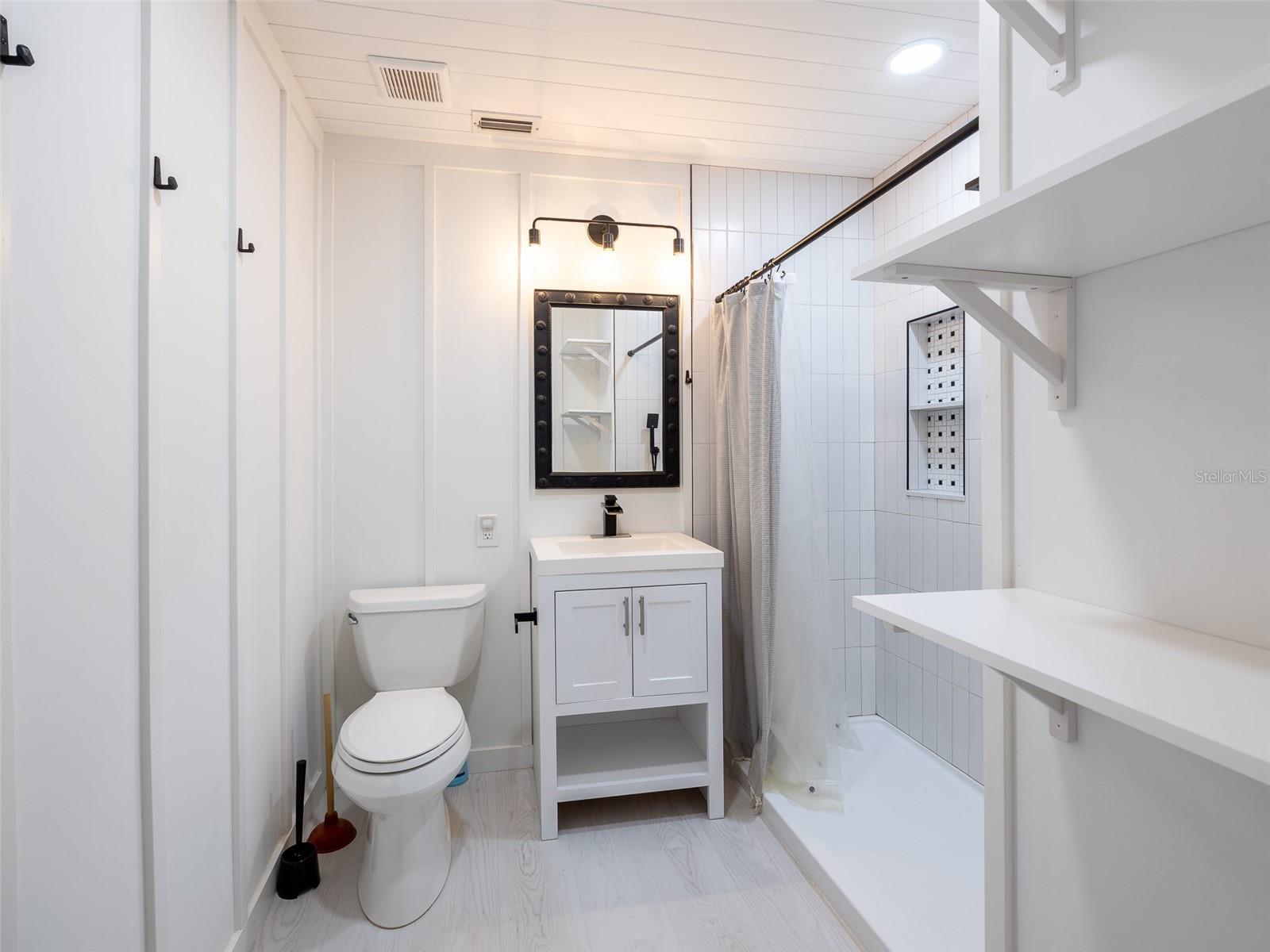 SOUTH VENICE - Residential