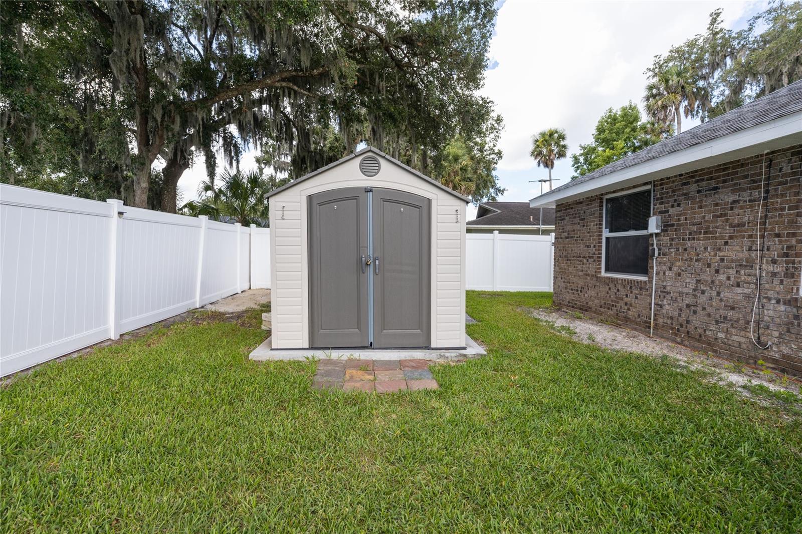 DEEP FOREST - Residential Lease