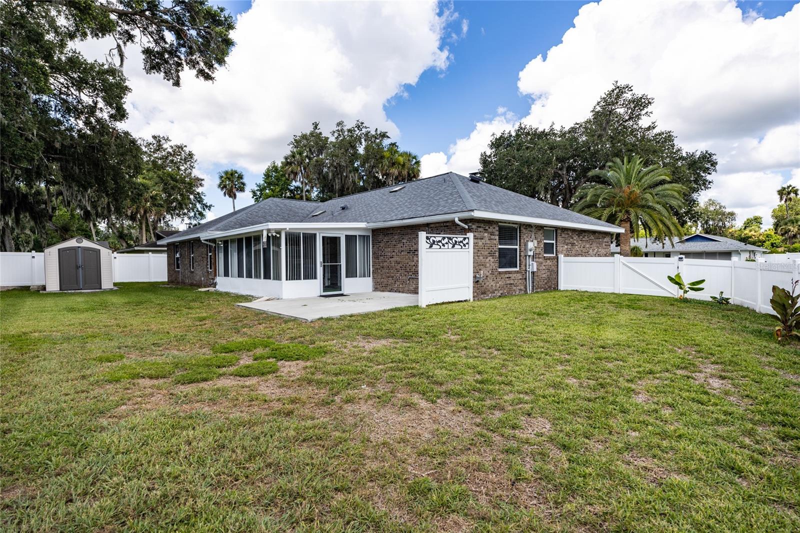 DEEP FOREST - Residential Lease