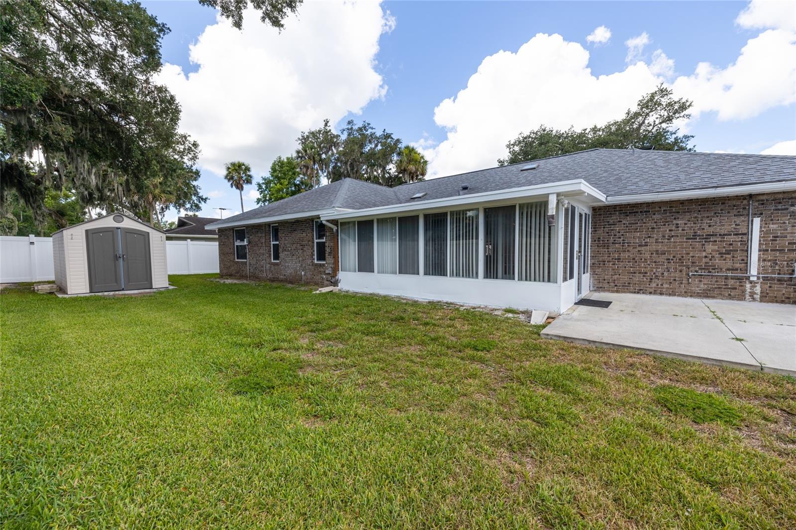 DEEP FOREST - Residential Lease