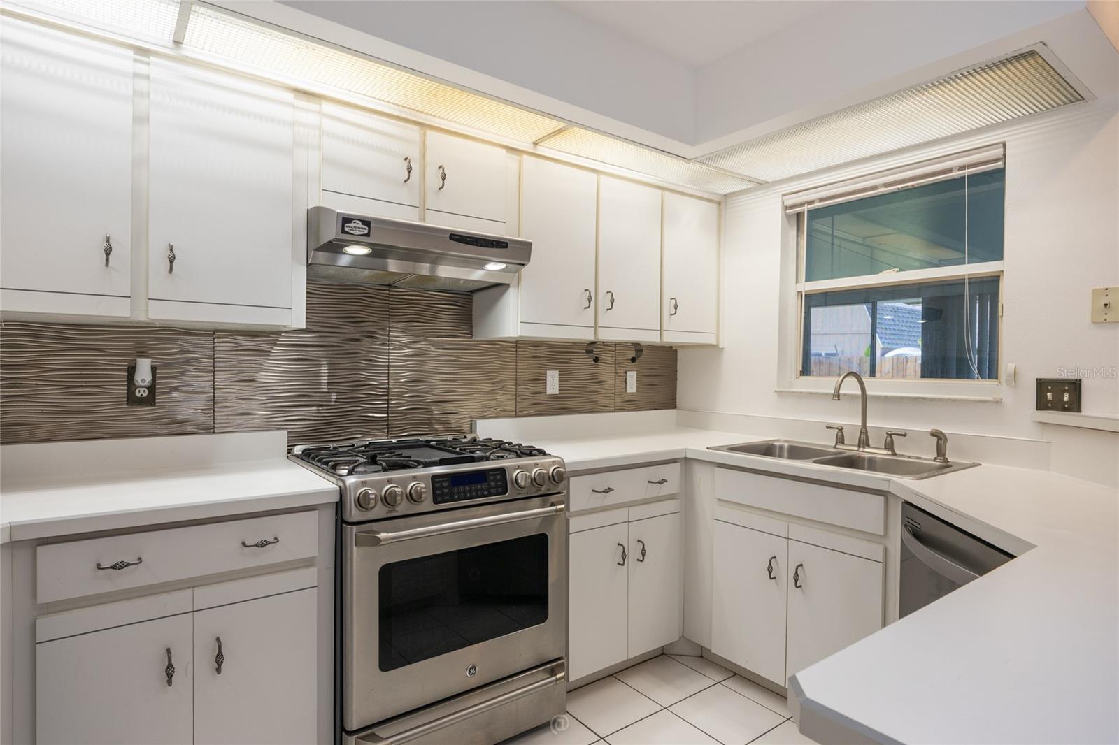 DEEP FOREST - Residential Lease