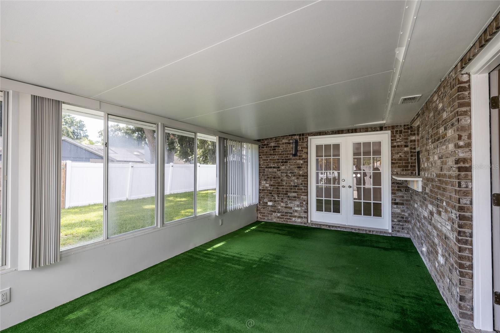 DEEP FOREST - Residential Lease