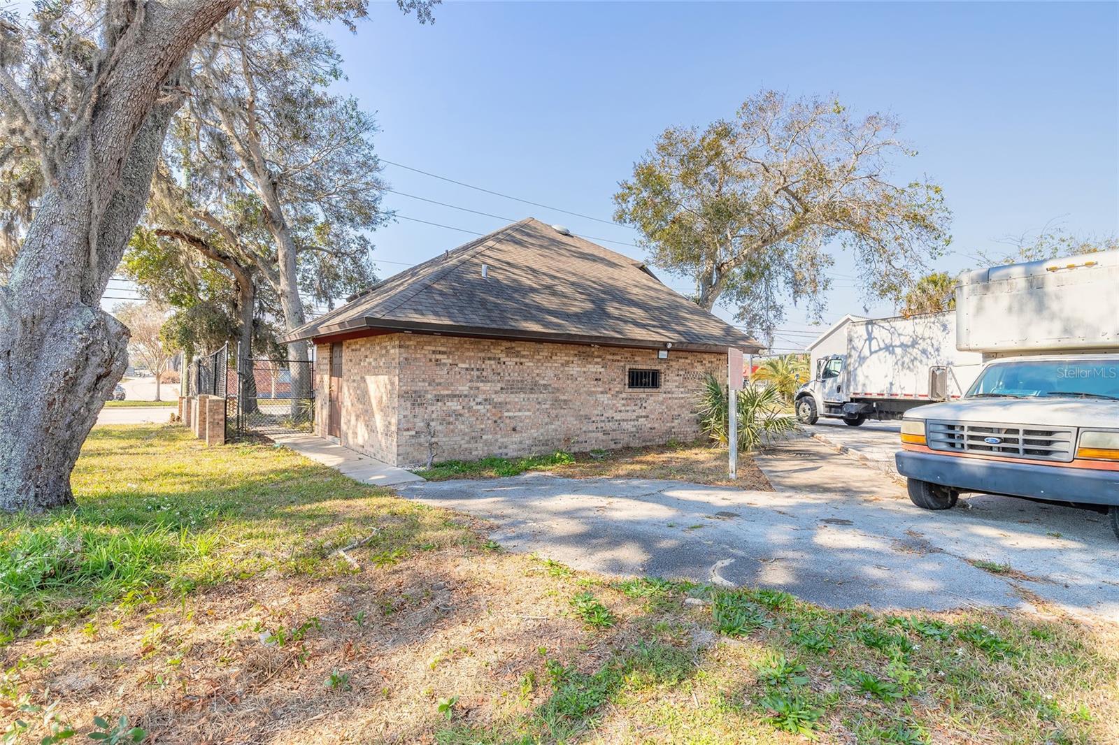 KINGSTON - Commercial Sale