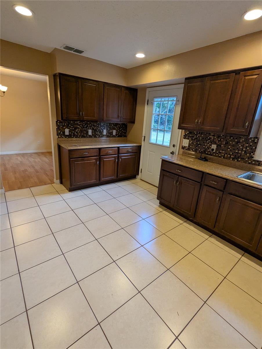 VILLAGE GROVE 1 - Residential