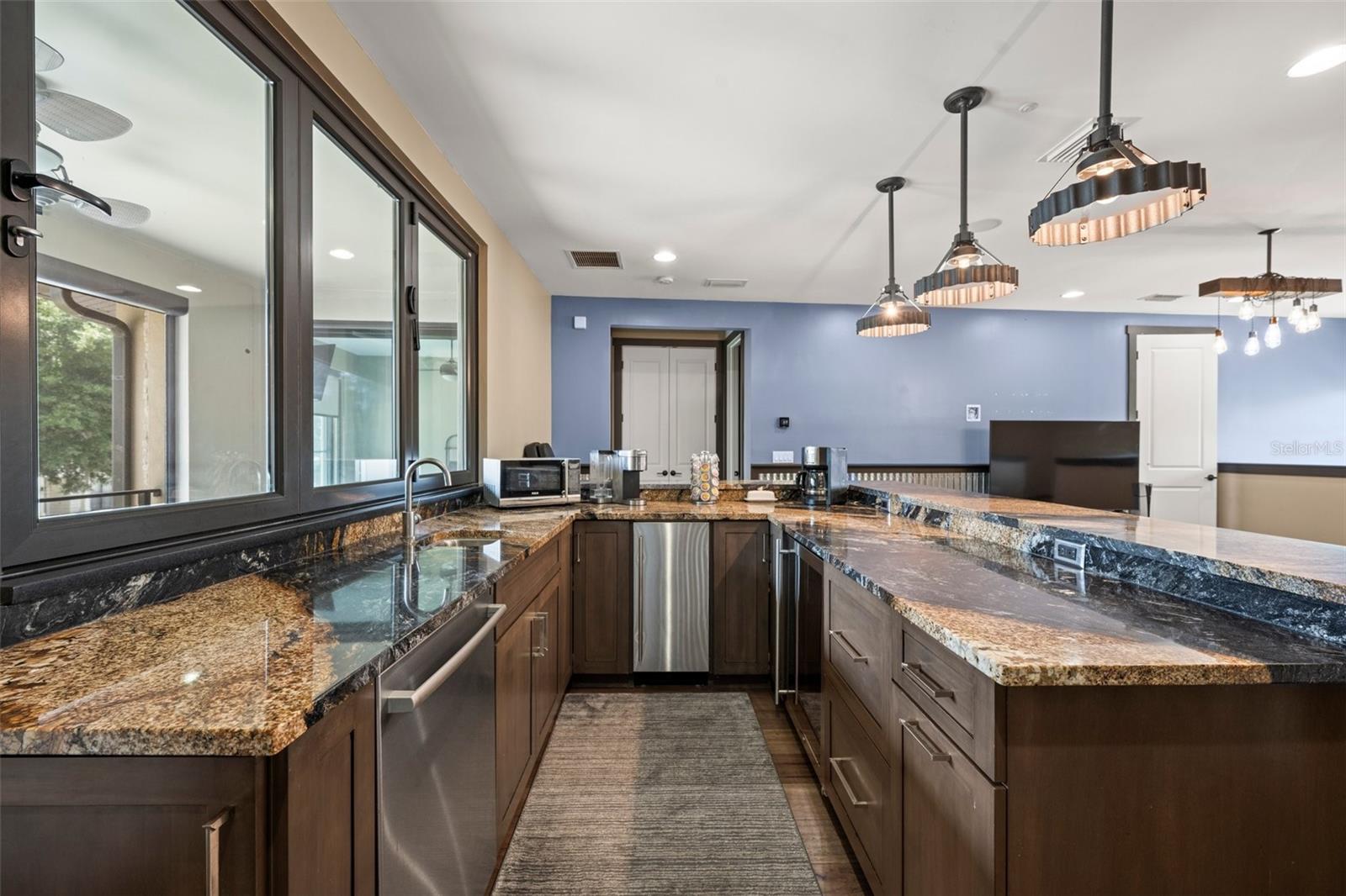 CYPRESS SHORES - Residential