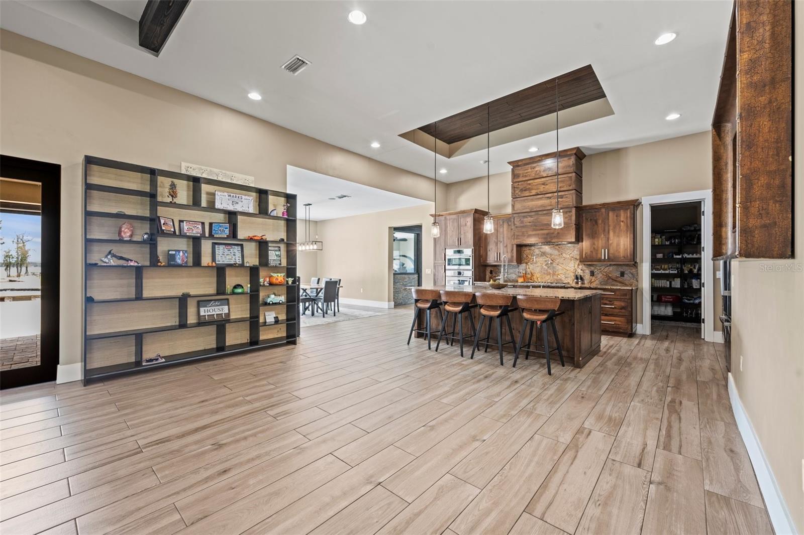 CYPRESS SHORES - Residential