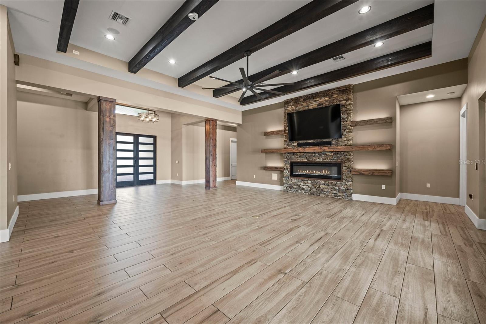 CYPRESS SHORES - Residential