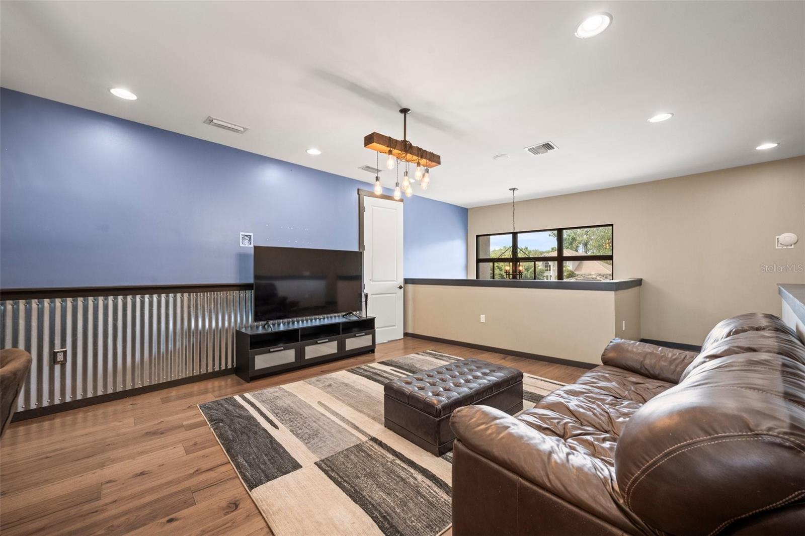 CYPRESS SHORES - Residential