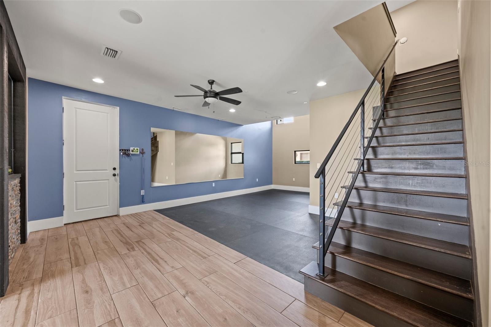 CYPRESS SHORES - Residential