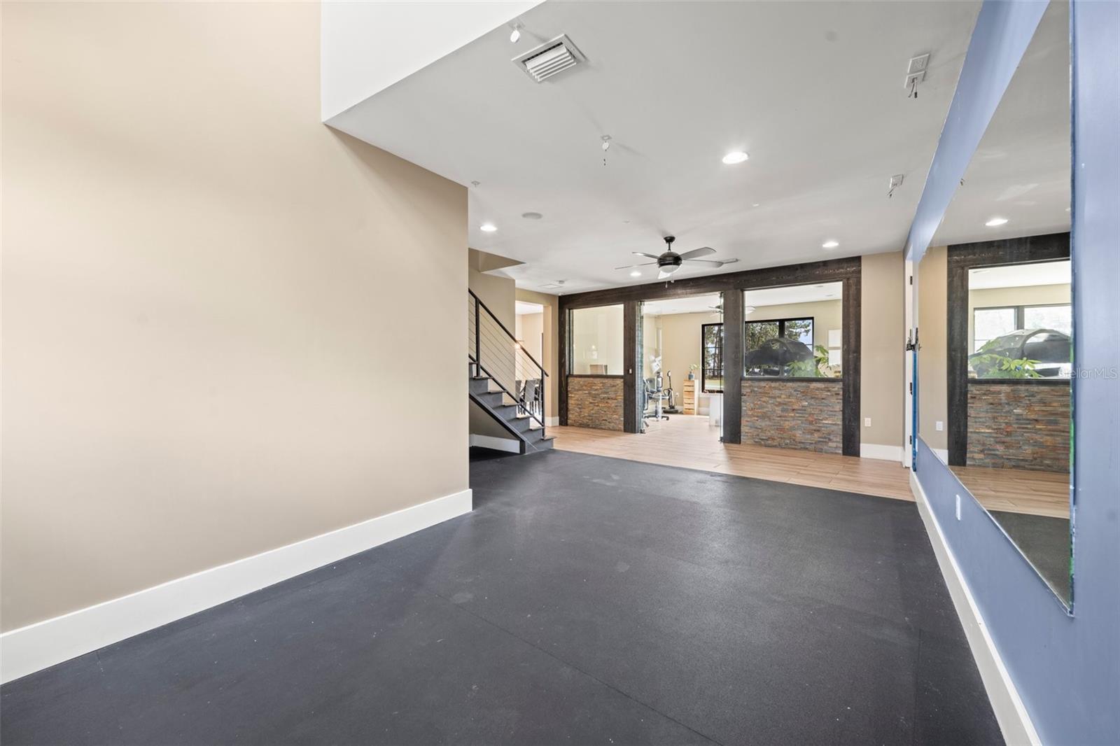 CYPRESS SHORES - Residential