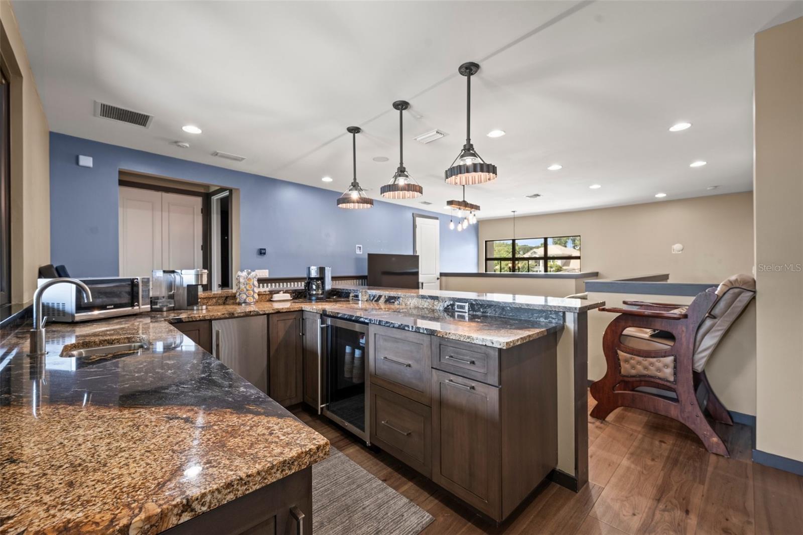 CYPRESS SHORES - Residential