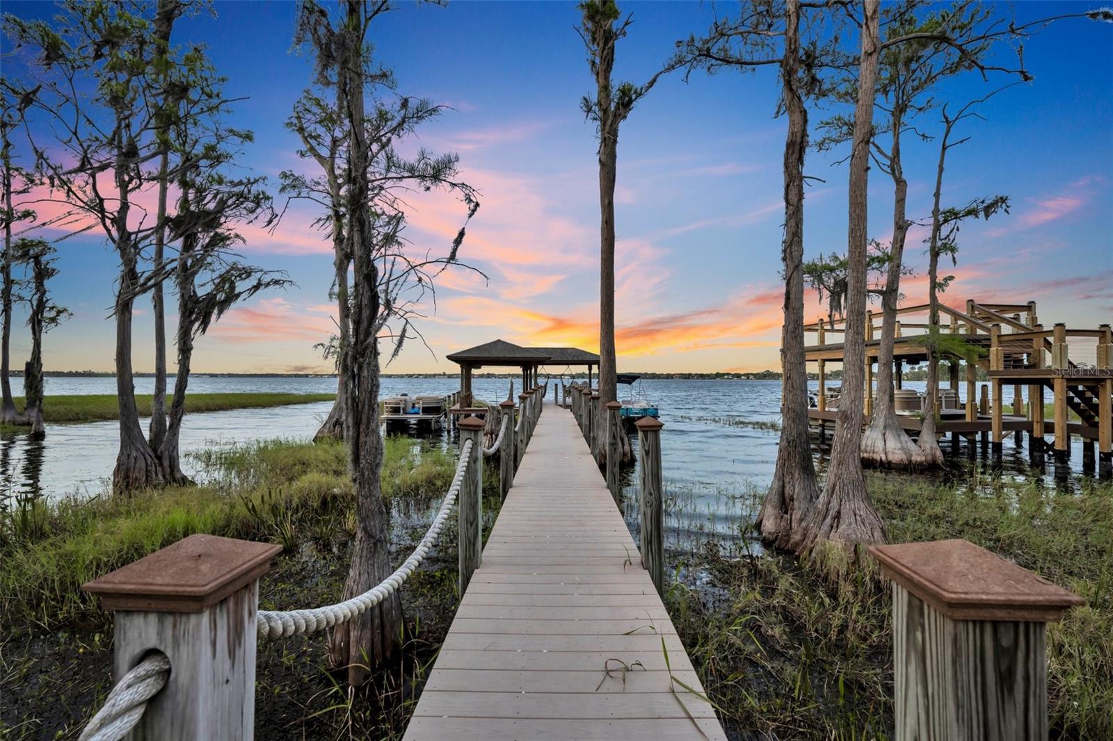 CYPRESS SHORES - Residential