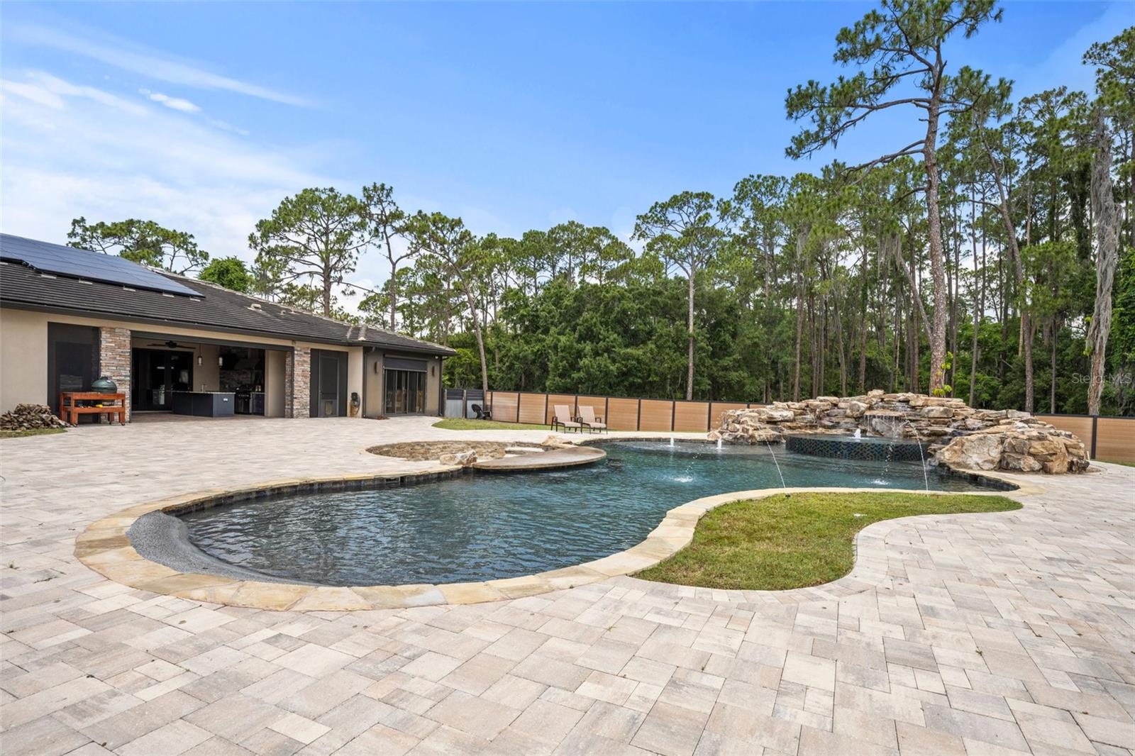 CYPRESS SHORES - Residential