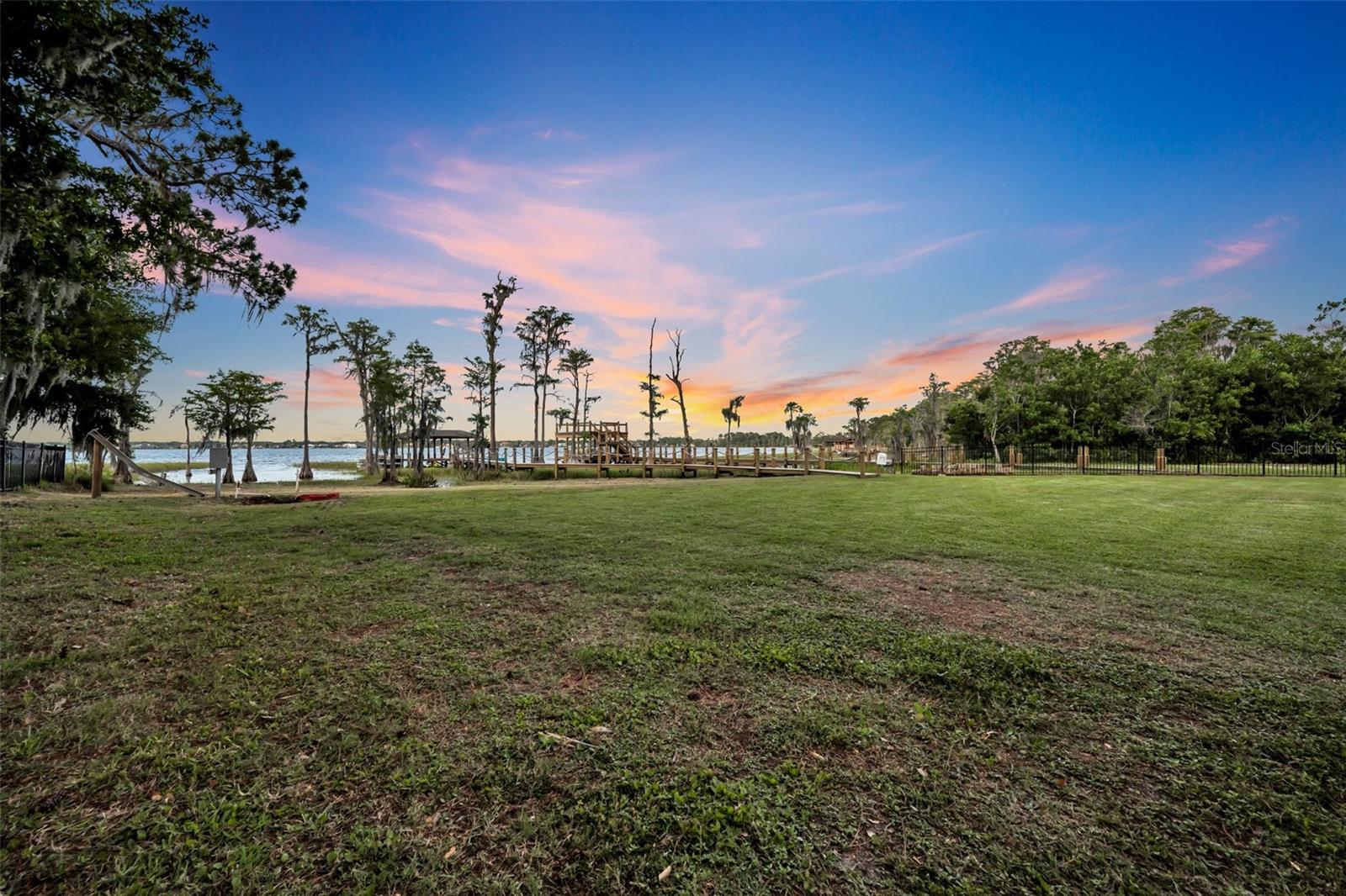 CYPRESS SHORES - Residential