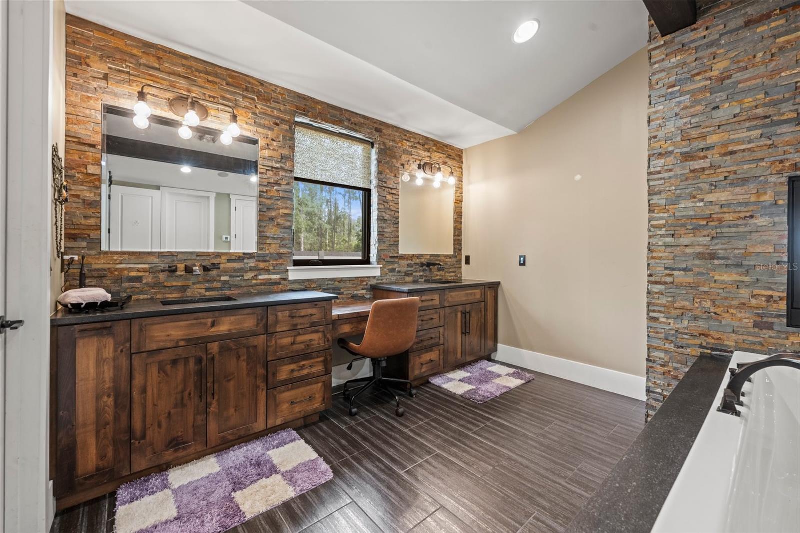 CYPRESS SHORES - Residential