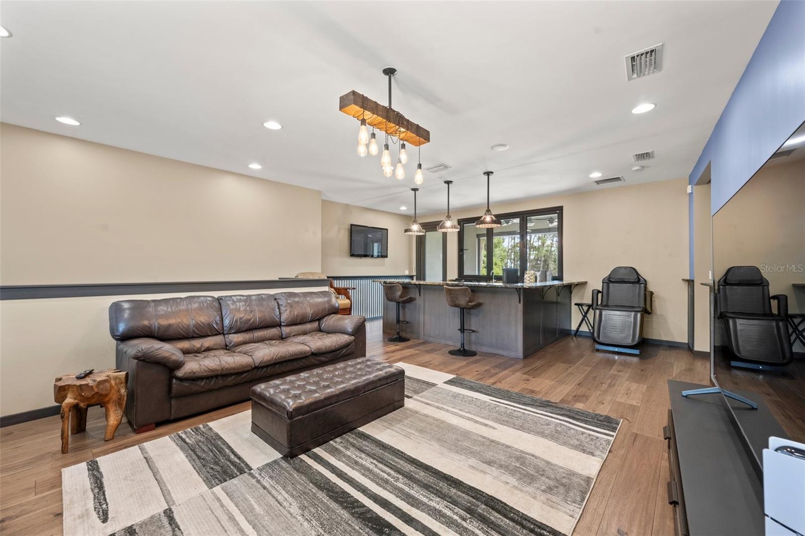 CYPRESS SHORES - Residential