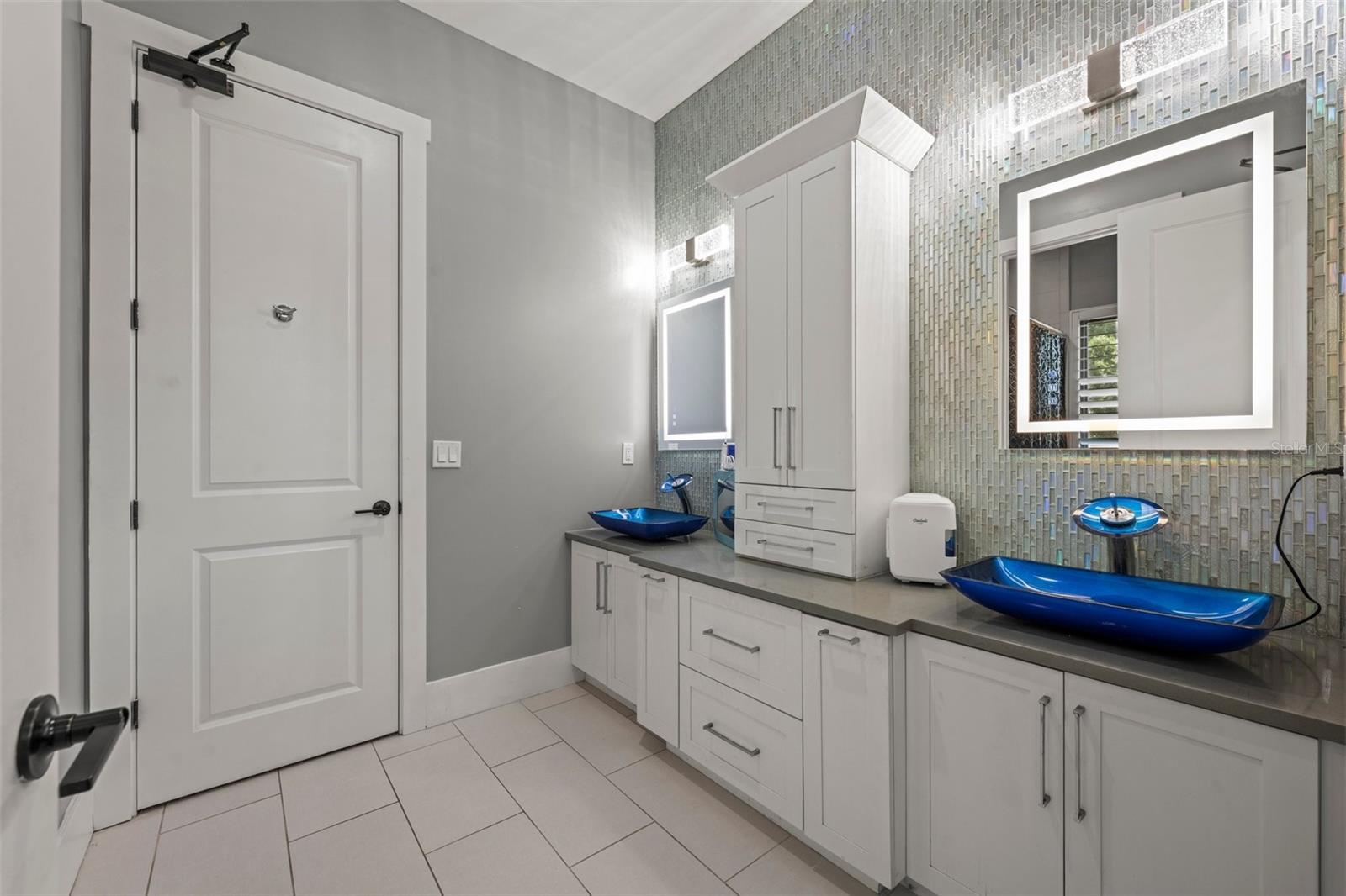 CYPRESS SHORES - Residential