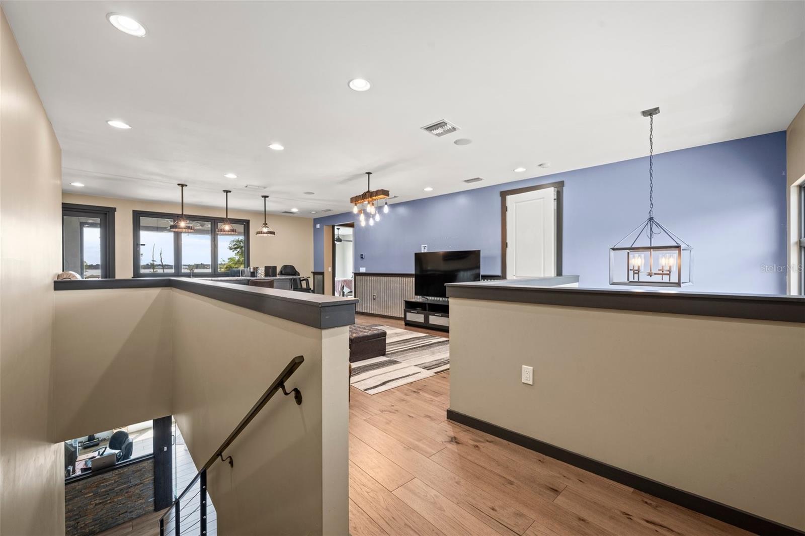 CYPRESS SHORES - Residential