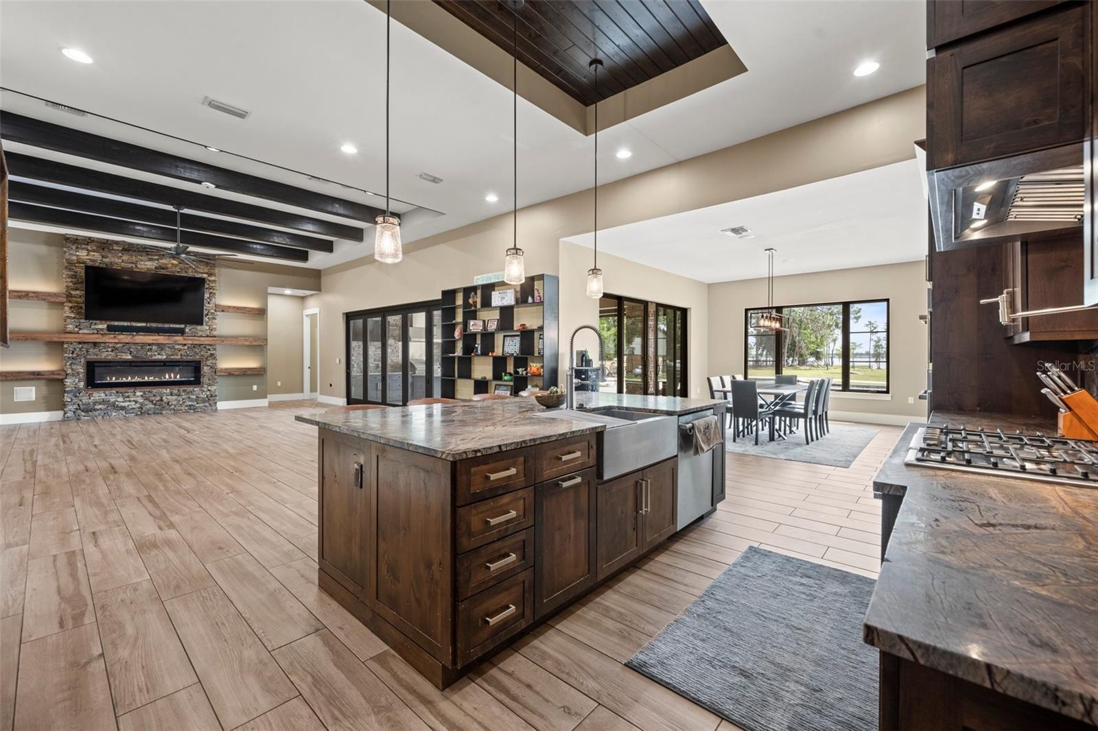 CYPRESS SHORES - Residential